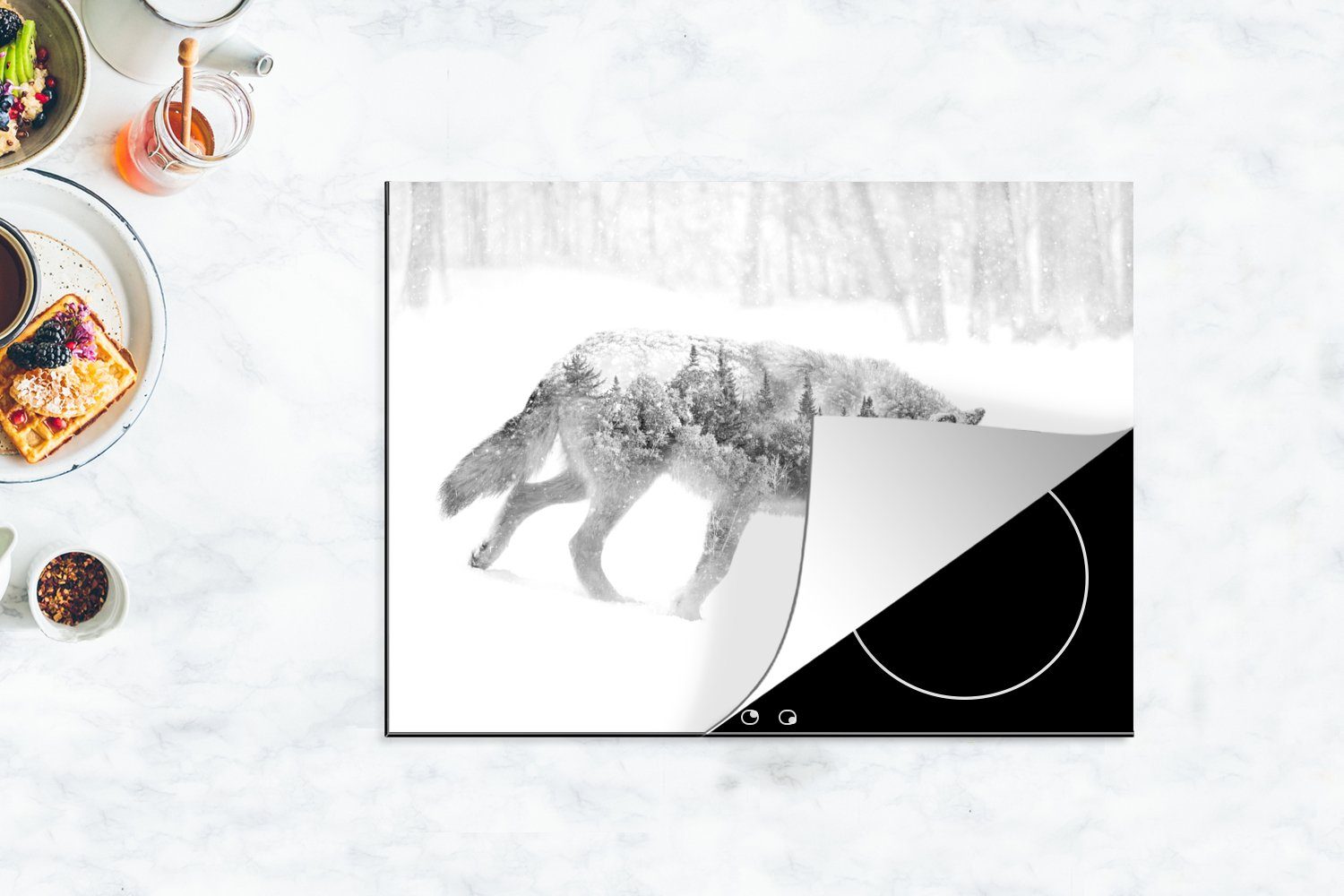 MuchoWow Herdblende-/Abdeckplatte Doppelbelichtung (1 weiß, - Mobile 70x52 schwarz Arbeitsfläche Ceranfeldabdeckung und Vinyl, tlg), Wolf cm, nutzbar