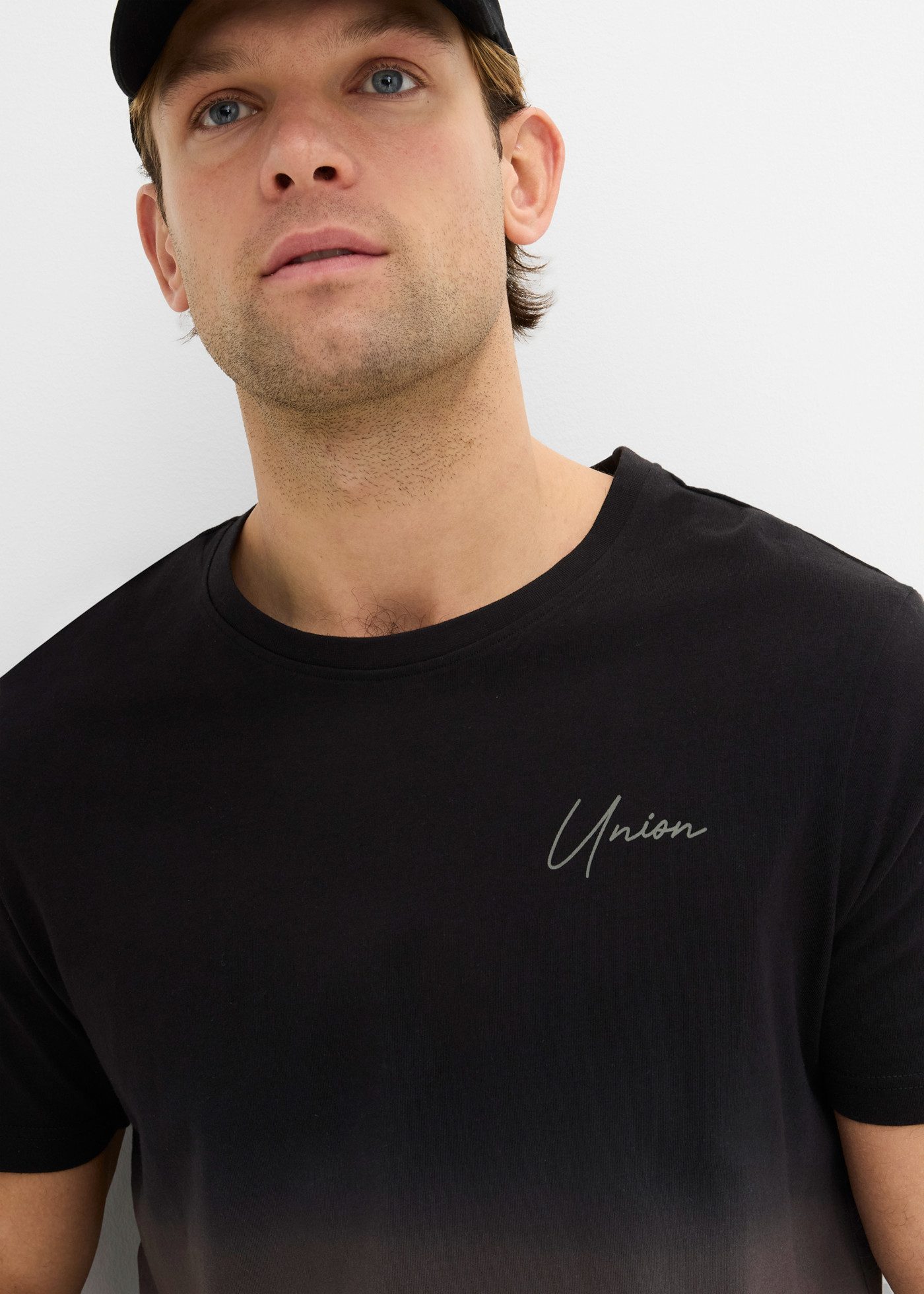 bonprix T-Shirt (Set, 2-tlg., 2er) regular fit, Kurzarm, zweiteiliges Set mit Sweat-Bermuda