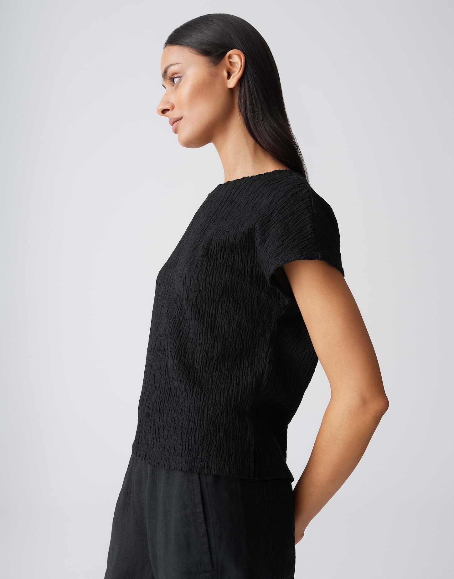 OPUS Kurzarmshirt Sistruk aus Jersey mit Crinkle Effekt Der überschnittene Arm sorgt für eine relaxte Silhouette – Bild 5 von 5