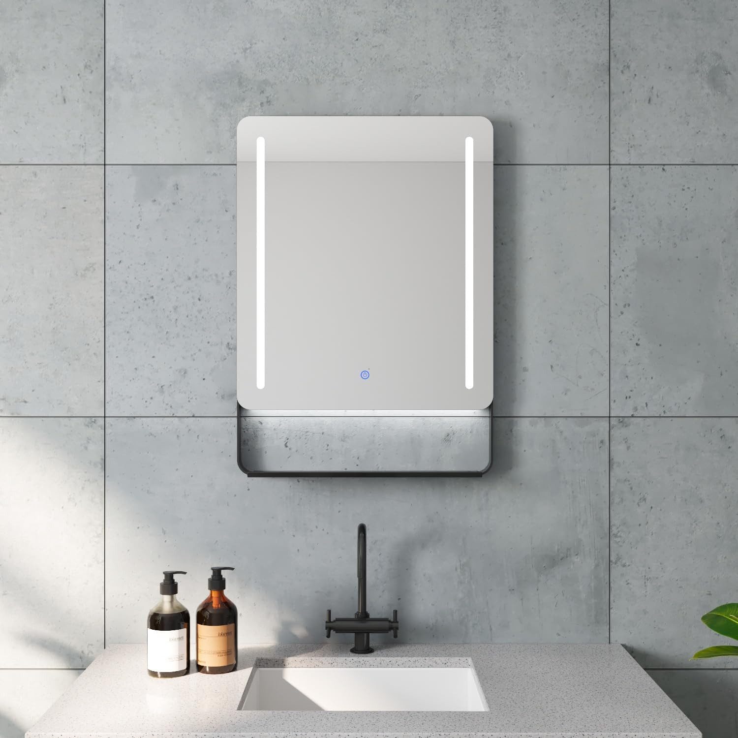 AQUABATOS Badspiegel LED-Lichtspiegel Wandspiegel mit Beleuchtung und Ablage Bad Spiegel, 6400K Kaltweiße, Antibeschlag, Dimmerfunktion, Memory-Funktion, IP44