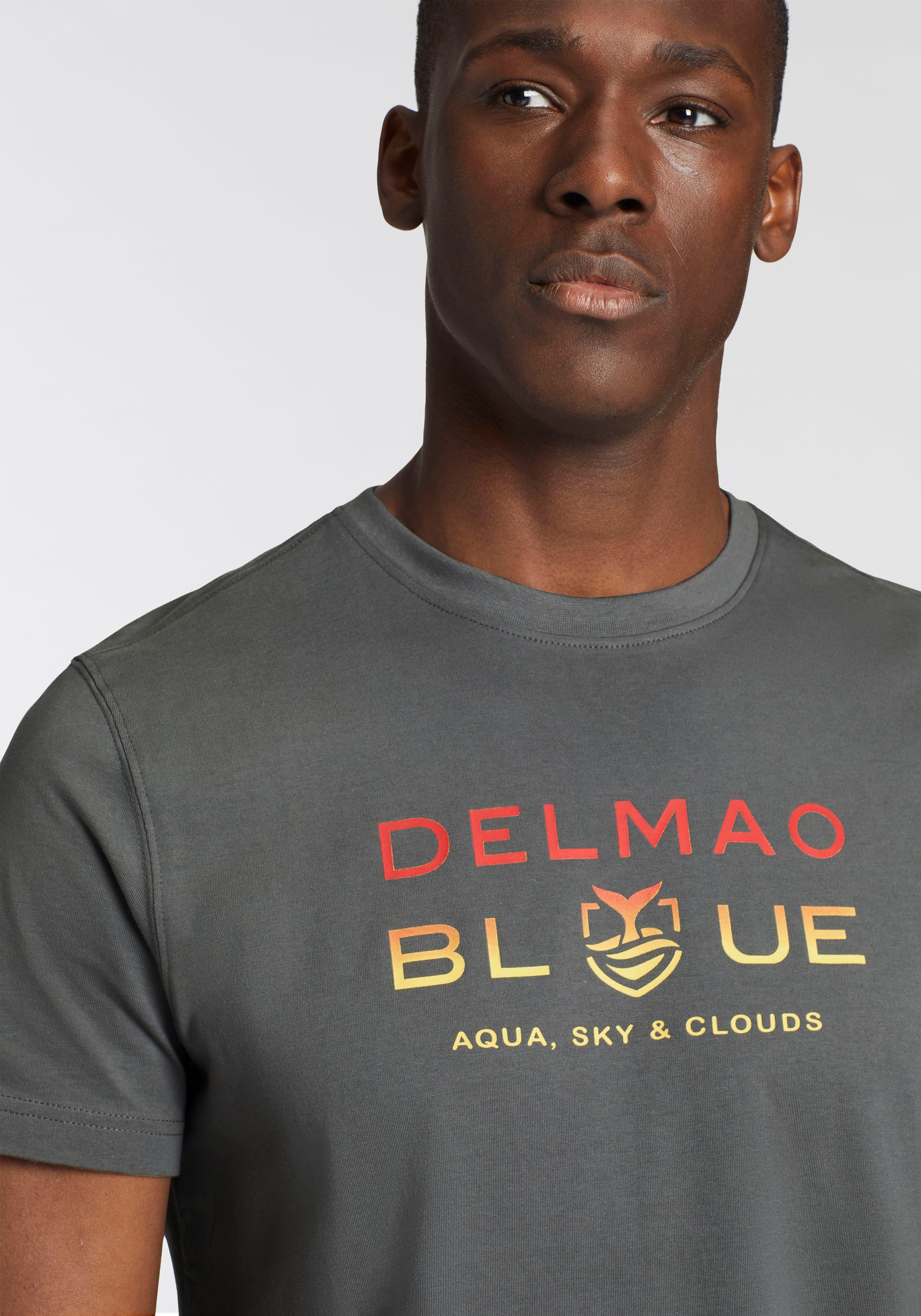 DELMAO T-Shirt Kurzarm, bedruckt, Rundhals, aus 100% Baumwolle