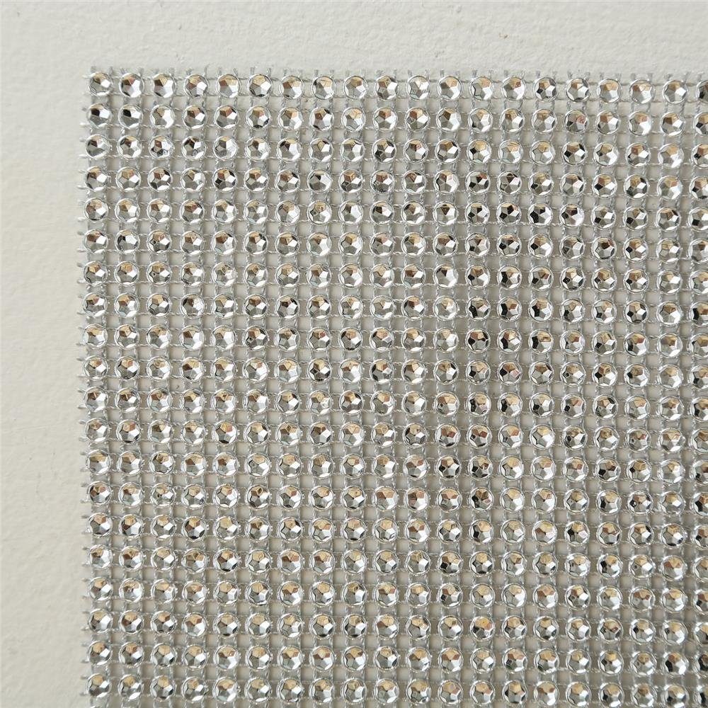 BOLTZE Tischläufer Glamour, 150 x 25 cm, Silber, Elegantes Design