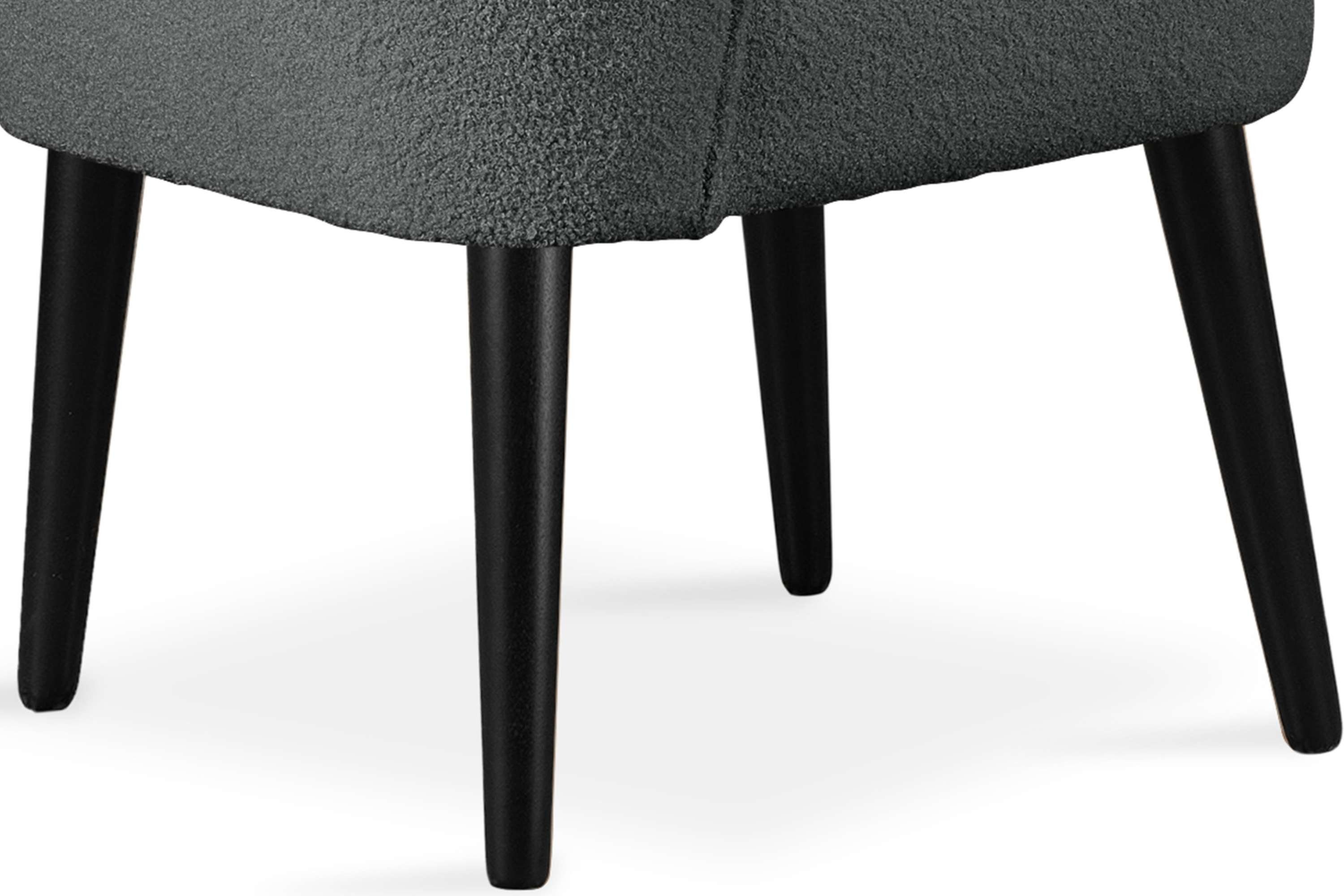 dunkelgrau/schwarz APPA Konsimo aus Buchenholz, Sessel, | recyceltem hohen Beinen dunkelgrau lackierten auf schwarz Boucle-Stoff Cocktailsessel aus