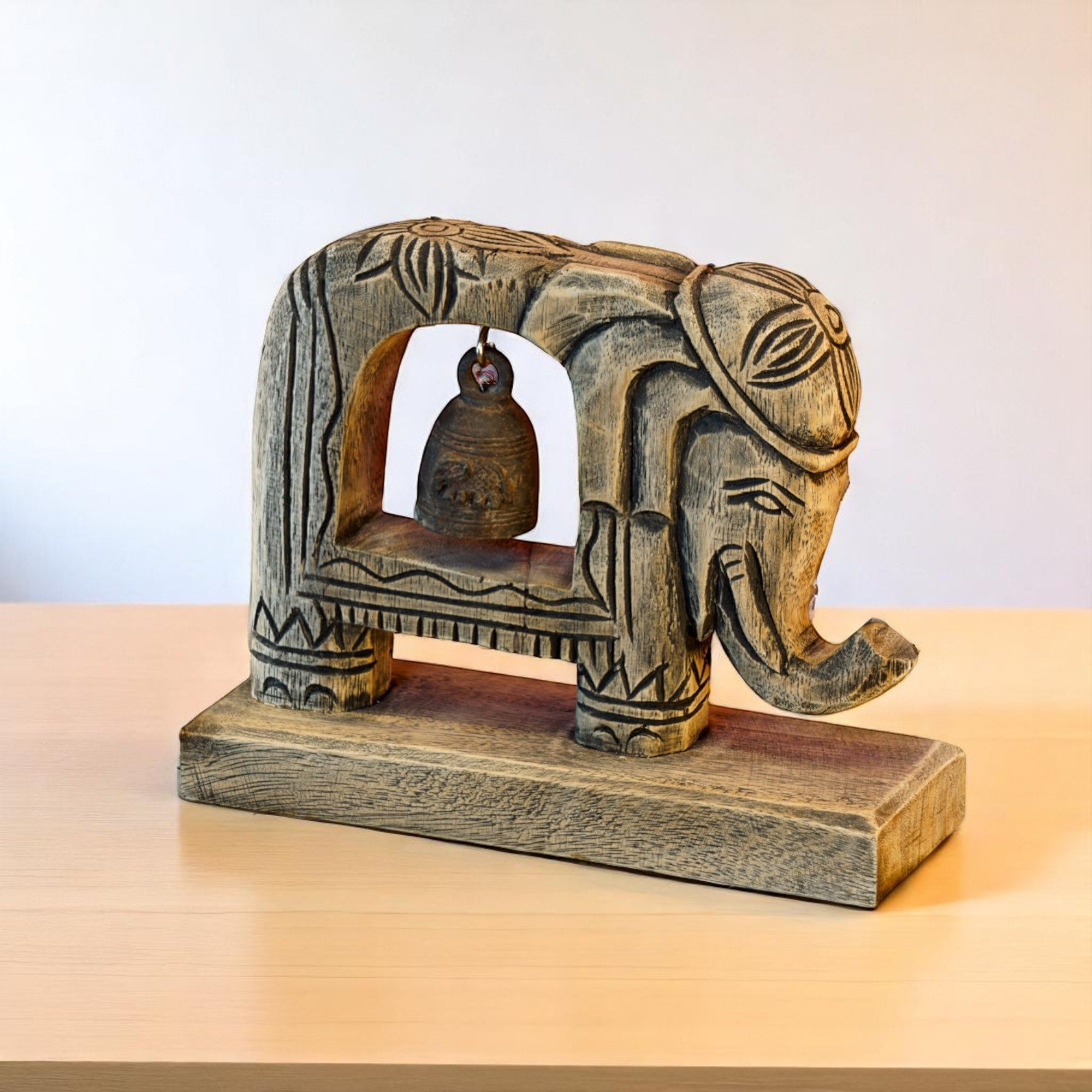 Kinaree Skulptur Elefant mit Bronze Glocke, Schnitzerei, Unikat, inkl. Bronzeglocke