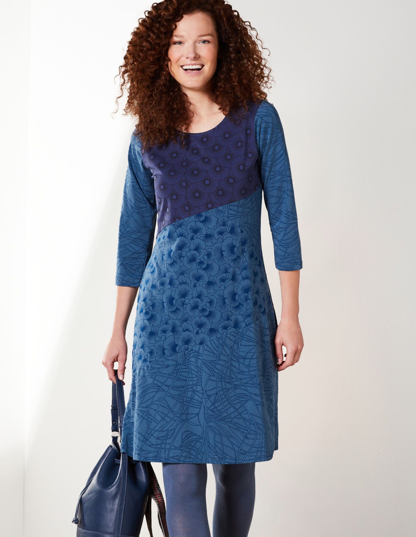 Hippie echtes Jerseykleid Deerberg Bio-Baumwolle Patchwork aus dunkelblau Patchwork Kleid bedruckt Ziminka Goa