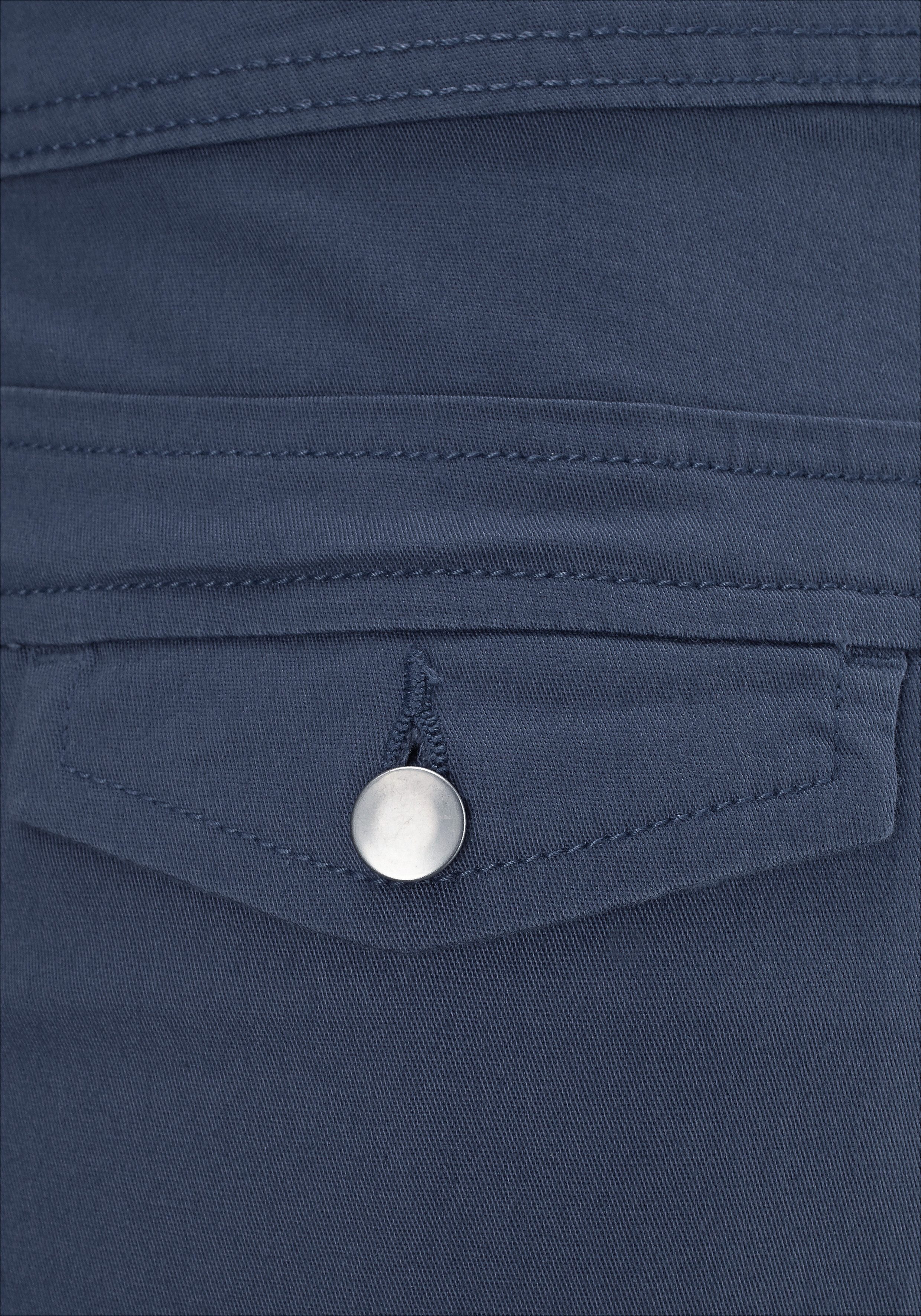 LASCANA Shorts aus elastischer, sommerlicher Baumwollware mit Taschen, kurze Hose, Freizeitlook, Sommerhose