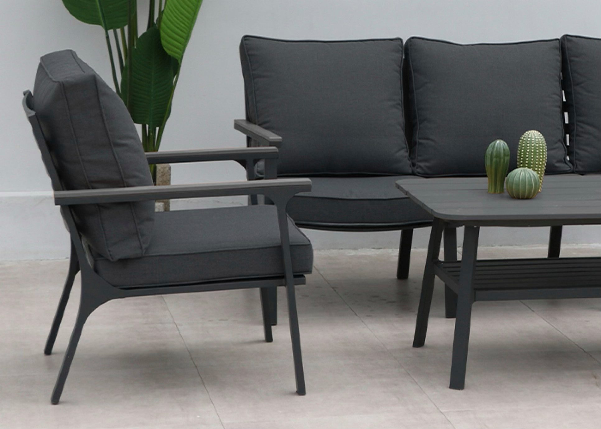 acamp Gartenlounge-Set Aluminium Gartenmöbel Sitzgruppe Loungemöbel anthrazit, Terrasse, (Set, 4-tlg., 1 Bank, 2 Sessel, 1 Tisch), wetterfest, pflegeleicht, inkl. Sitz- & Rückenkissen, Polywood, modern