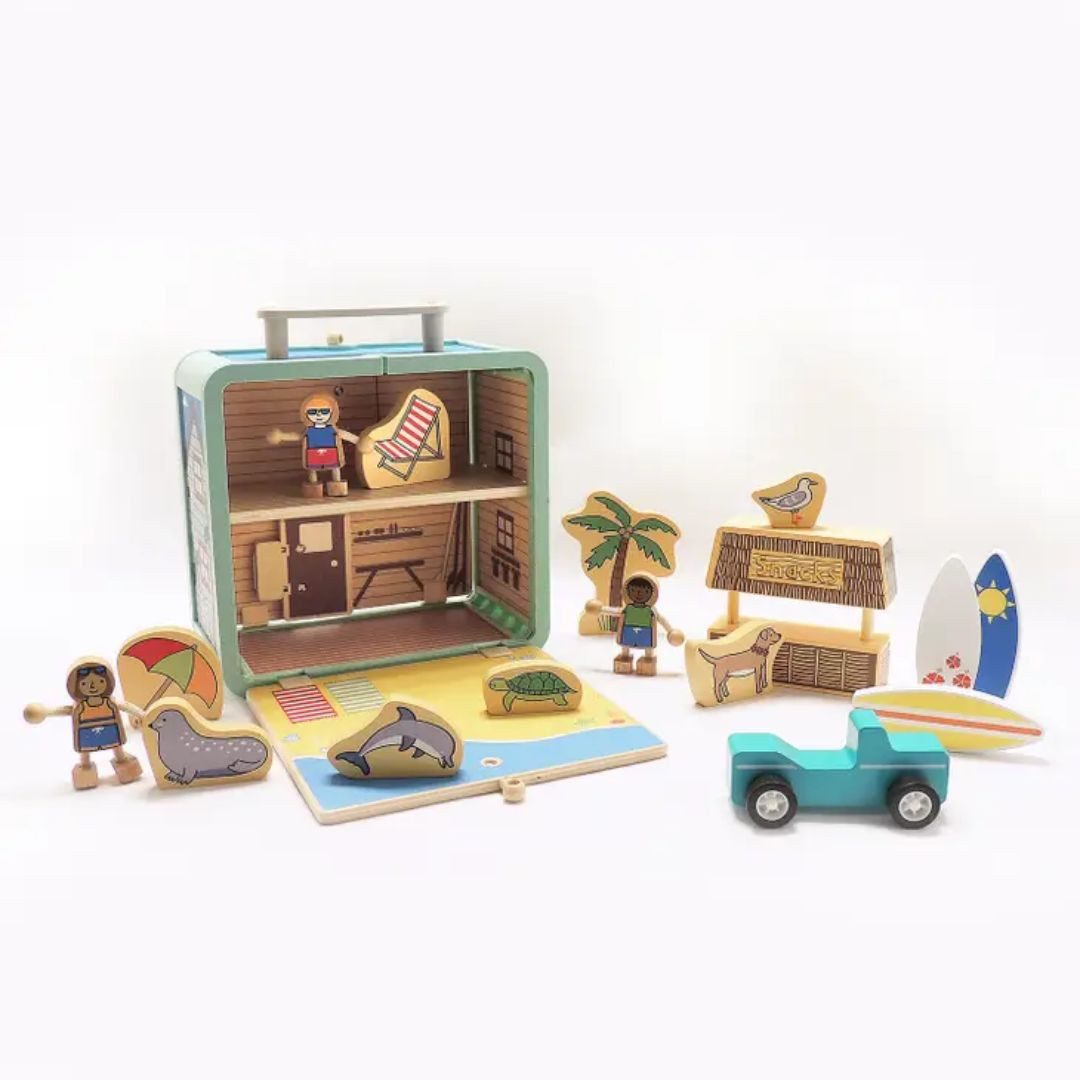 suebidou Puppenhaus Mitnehm Koffer Surf Station mit Holzfiguren, Set im Koffer zum Transportieren