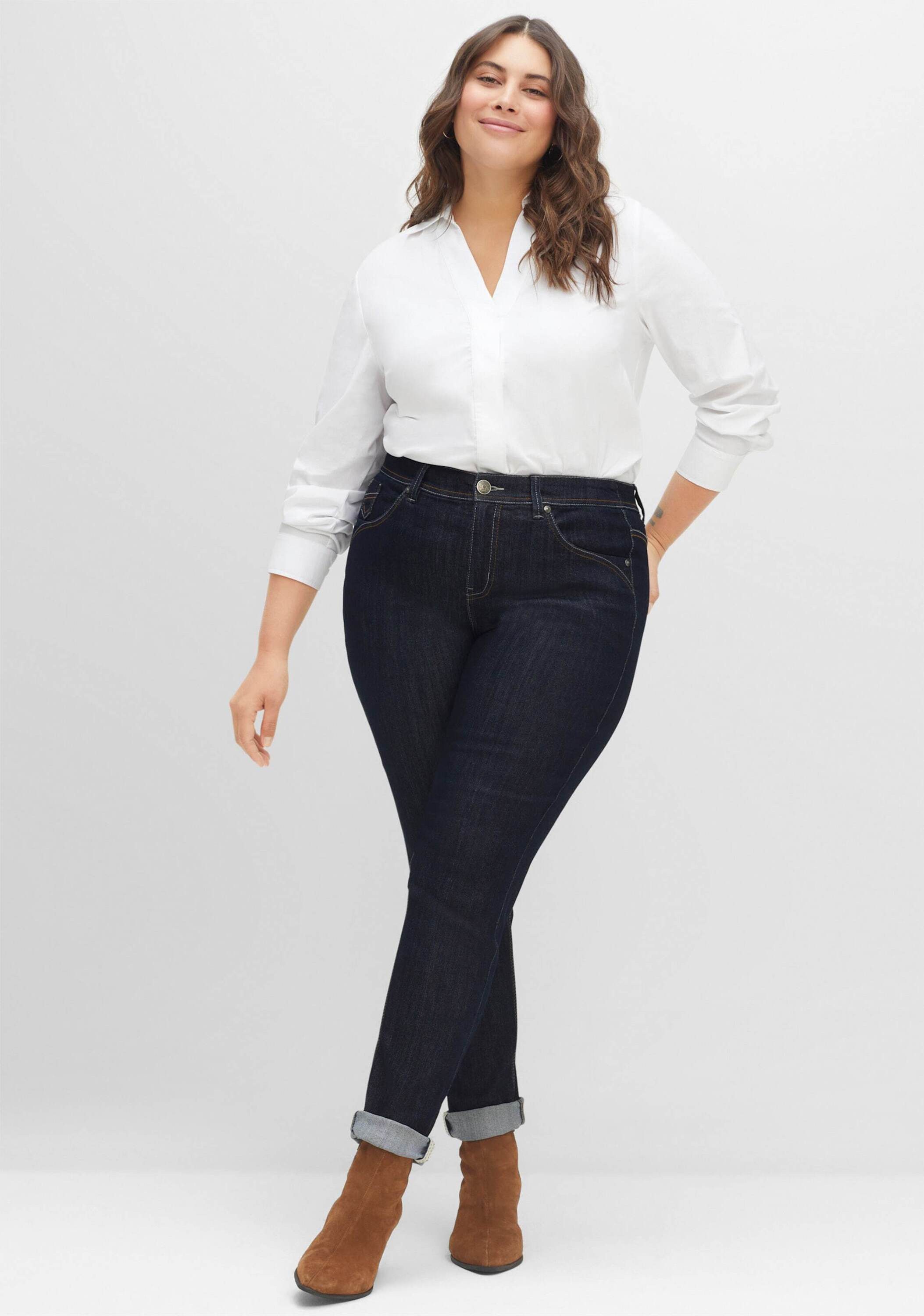 Sheego Bequeme Jeans Stretch-Jeans »Die Schmale« mit zweifarbigen Kontrastnähten