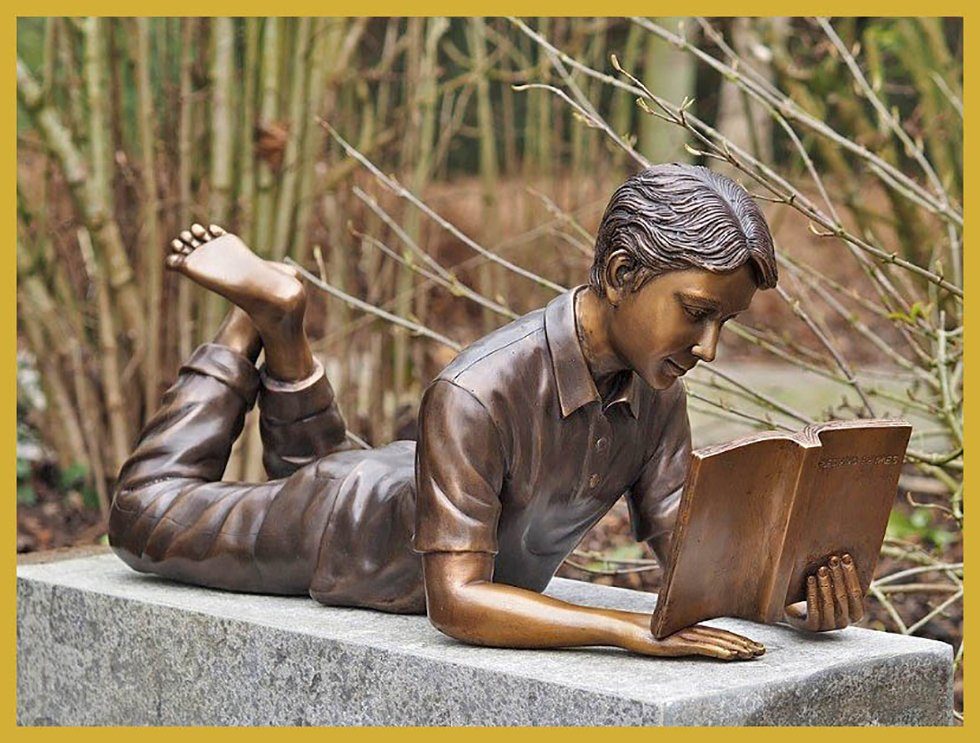 Bronze-Skulptur Bronze Gartenfigur Lesender IDYL Junge, IDYL