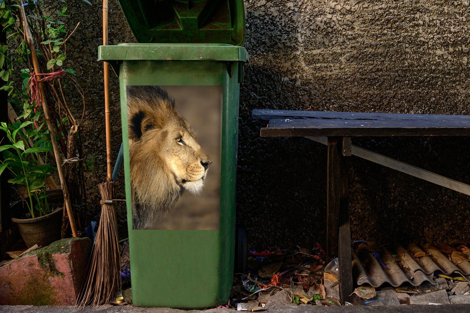 Profil Löwe MuchoWow Container, Afrika (1 Mülltonne, Wandsticker Abfalbehälter - - Mülleimer-aufkleber, St), Sticker,