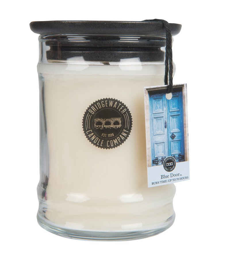 Bridgewater Candle Company Duftkerze - Duftkerze im Glas - Blue Door klein - 250g / 70 Std. Brenndauer (Raumduft, Soja-Wachs Mischung mit Baumwolldocht), eleganter Raumduft mit holzig und erdiger Duftnote