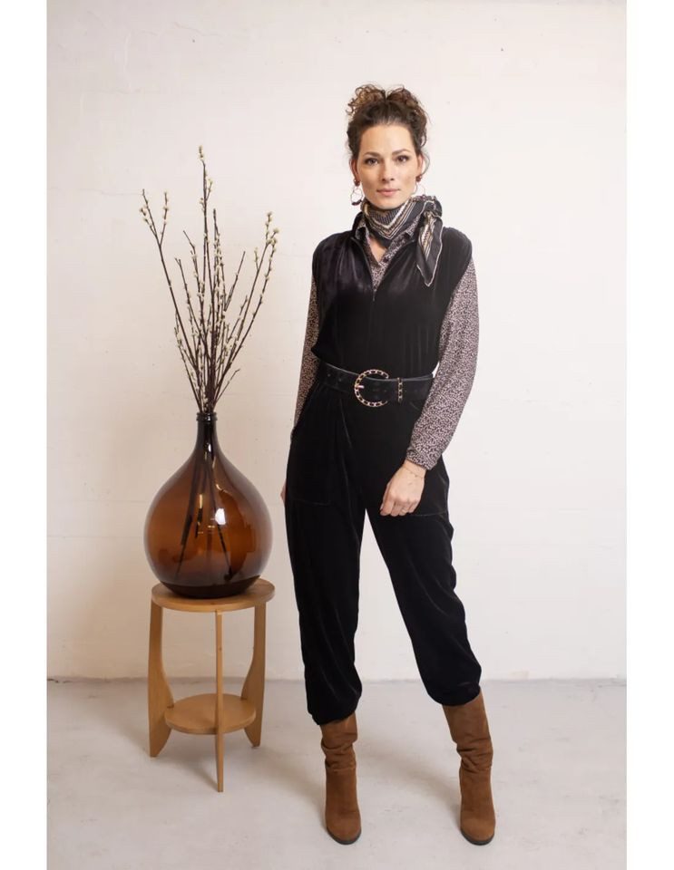 Very Cherry Jumpsuit – Charlie Steam Velvet fällt klein aus