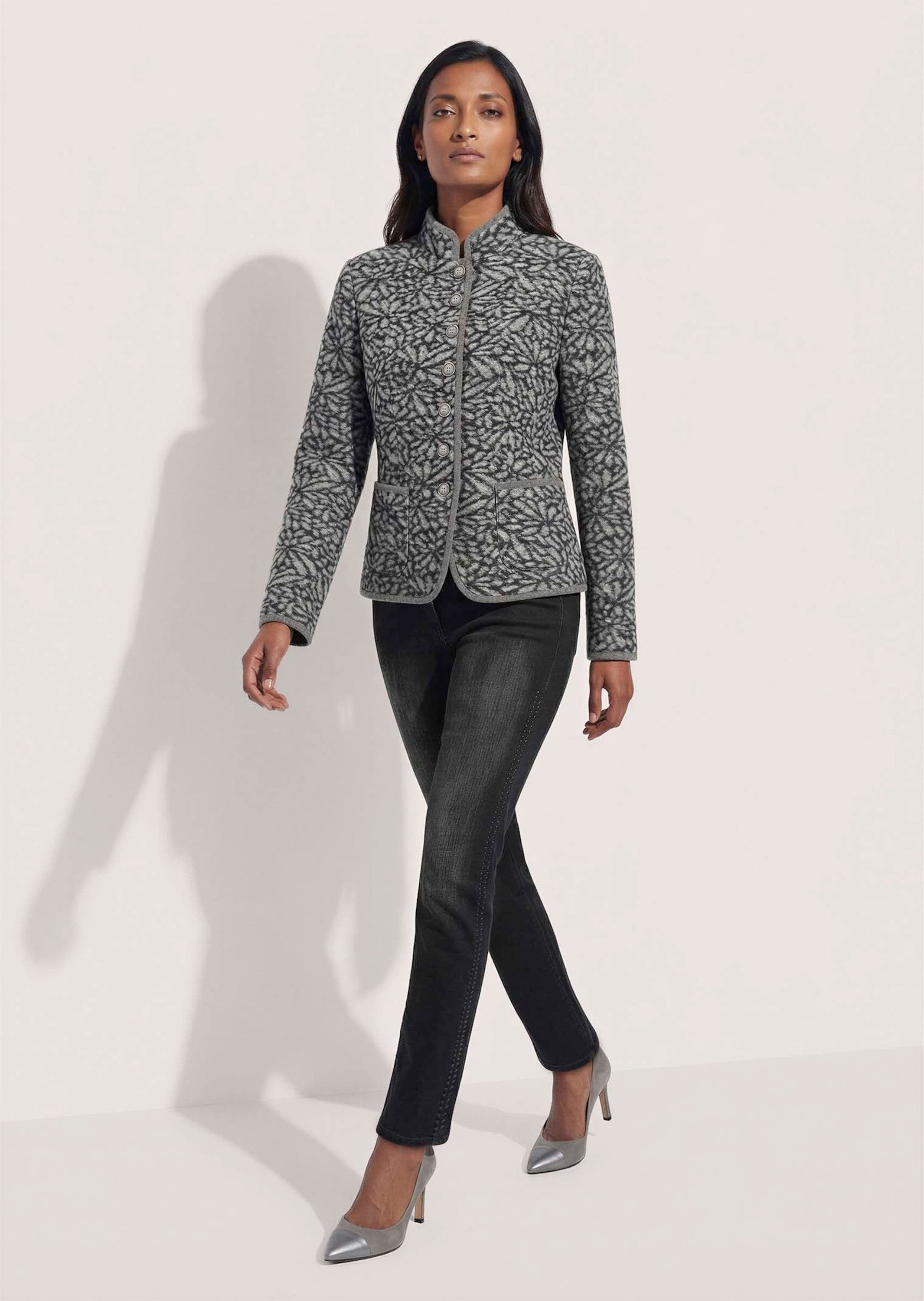 MADELEINE Kurzblazer Verkürzter Wollblazer mit Stehkragen, Taschen Sportiver Blazer mit Hornknöpfen und Stehkragen