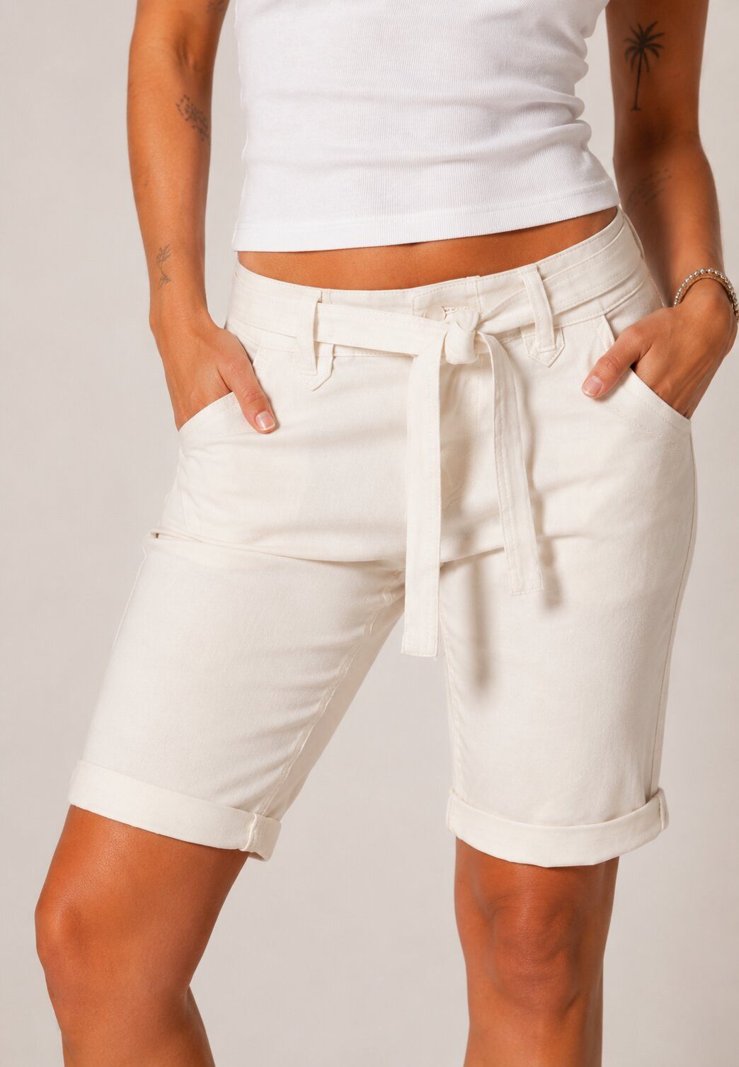 SUBLEVEL Shorts Damen Bermudas kurze Hose Baumwolle Jeans Sommer Chino Stoff Leichte Bermuda mit Stretchkomfort und Gürtel
