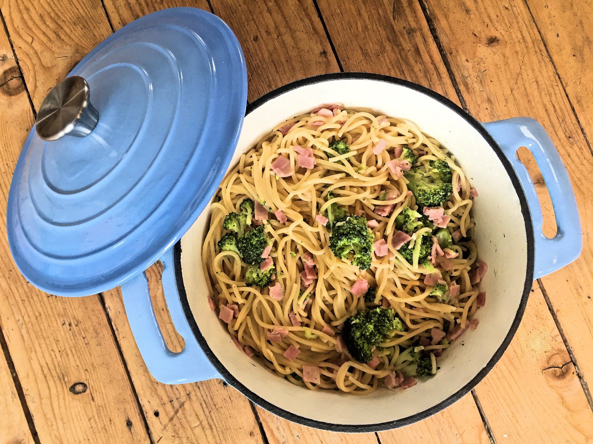 BBQ-Toro Bräter Emaillierter Gusseisen Cocotte mit Deckel, 4,0 Liter - Ø 24 cm, Gusseisen (1-tlg), Induktionsgeeignet