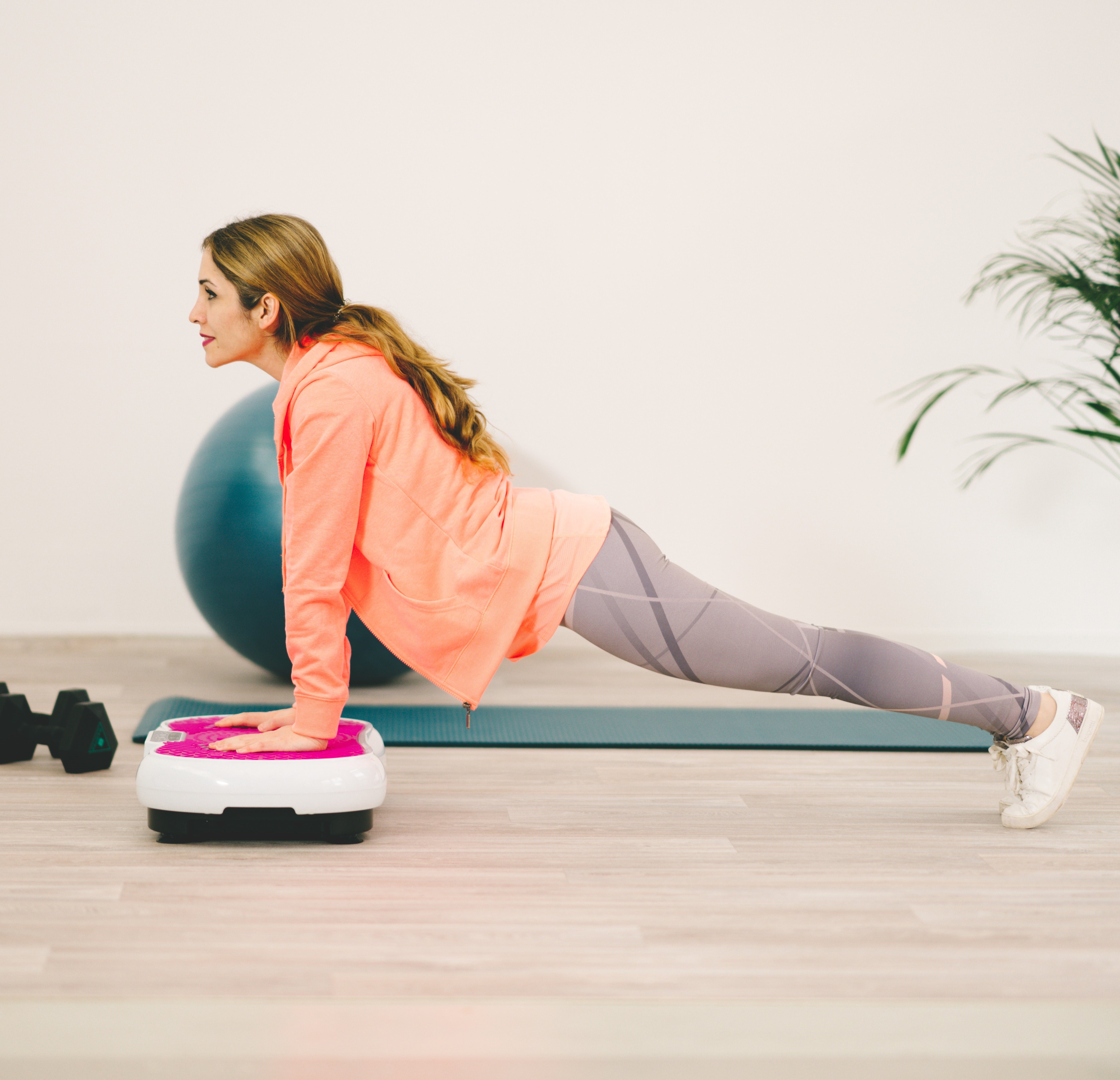 Coradoma Vibrationsplatte Vibrationsboard Fitness zum Abnehmen Rüttelplatte Vibrationsgerät, 300,00 W, (mit Trainingsbänder), Oszillation mit Power Dehnbändern und Bluetooth