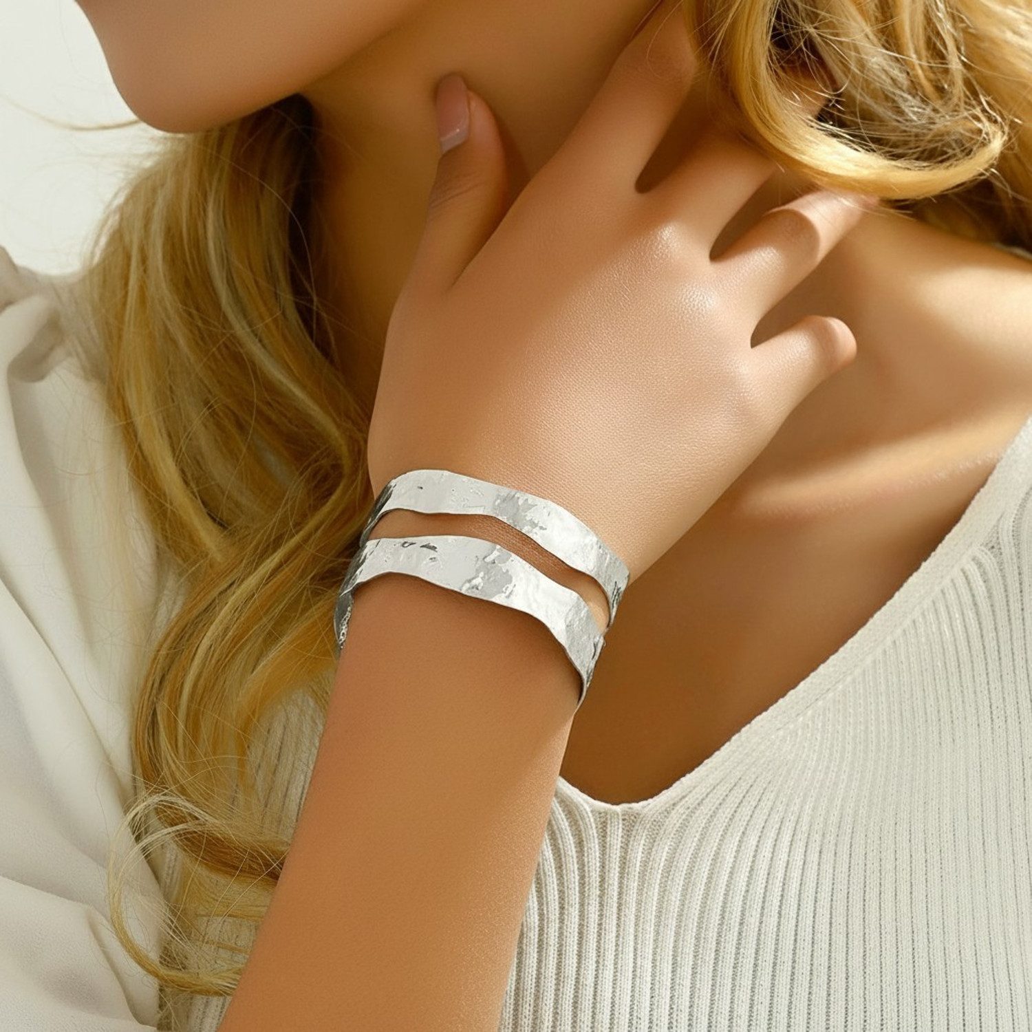 KARMA Armreif Damen Silber 6 cm gehämmert 3 cm breit (1-tlg., Geschenkidee Damenschmuck Damenarmreif), Modeschmuck modern elegant