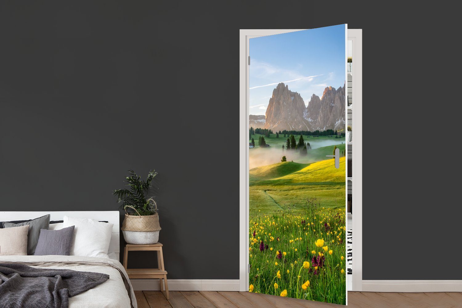 75x205 für Alm, auf Natur Türaufkleber, Türtapete bedruckt, Tür, cm MuchoWow Matt, der Fototapete St), (1