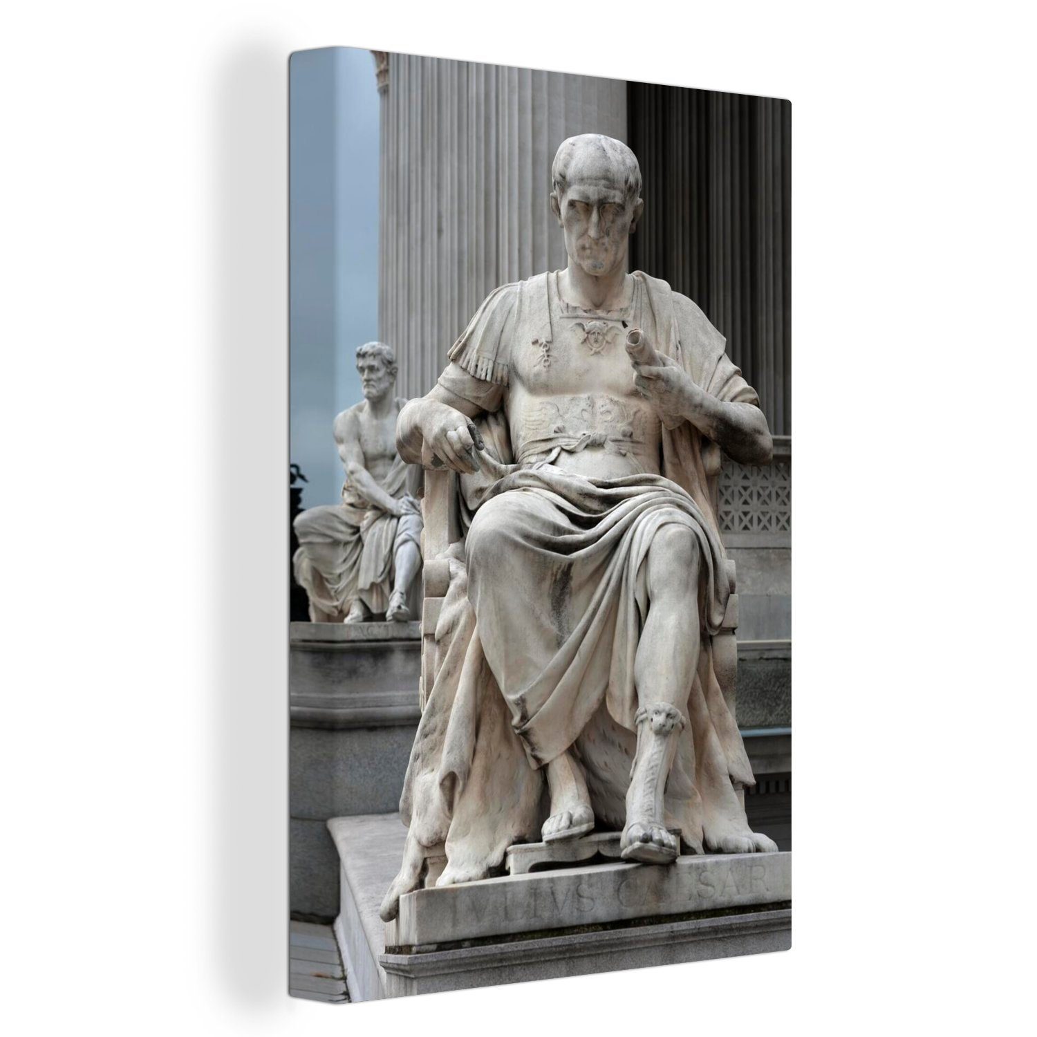 OneMillionCanvasses® Leinwandbild Eine Statue von Julius Caesar sitzend, (1 St), Leinwandbild fertig bespannt inkl. Zackenaufhänger, Gemälde, 20x30 cm