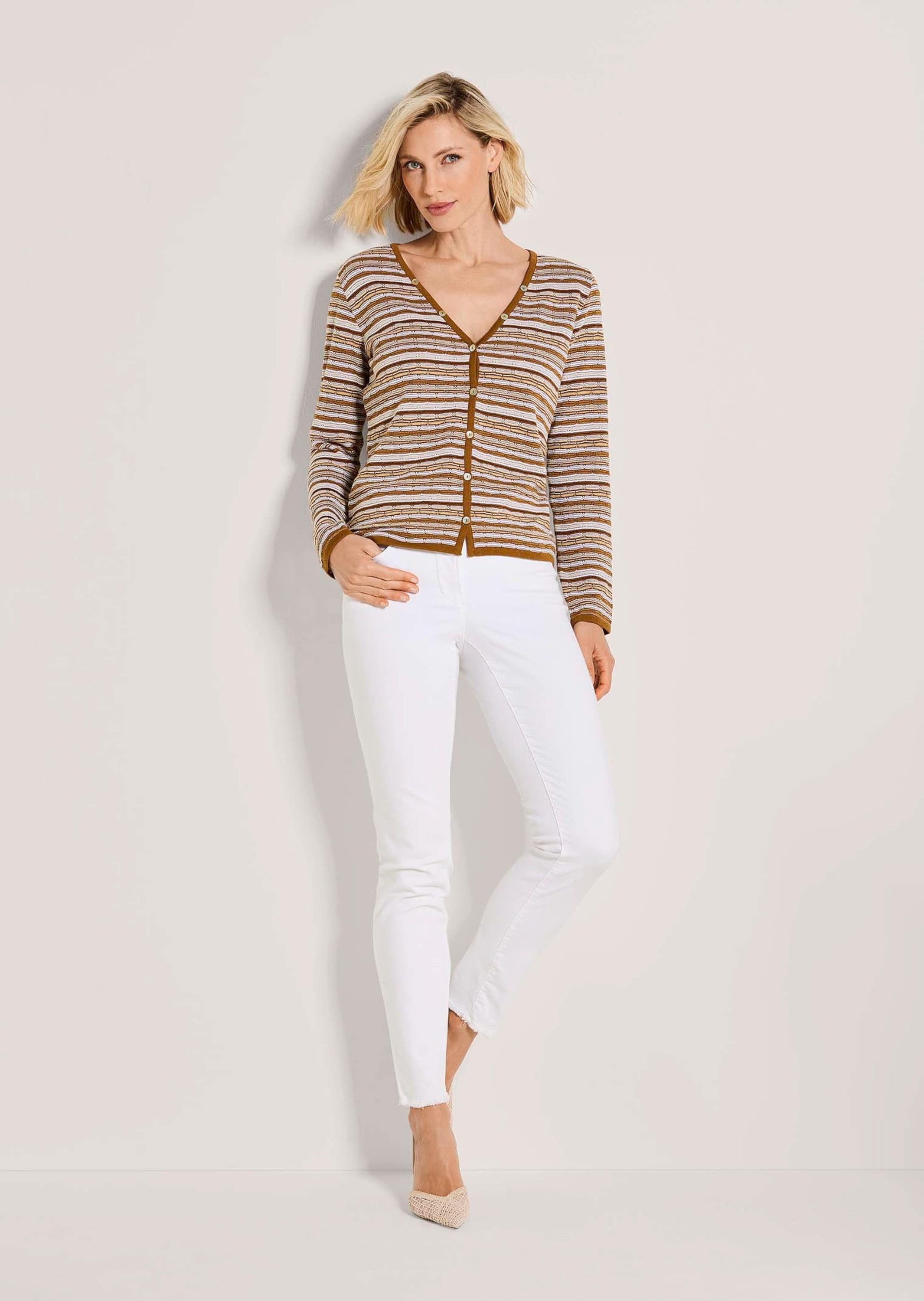 MADELEINE Strickjacke Schmale Strickjacke mit mehrfarbigem Streifenmuster