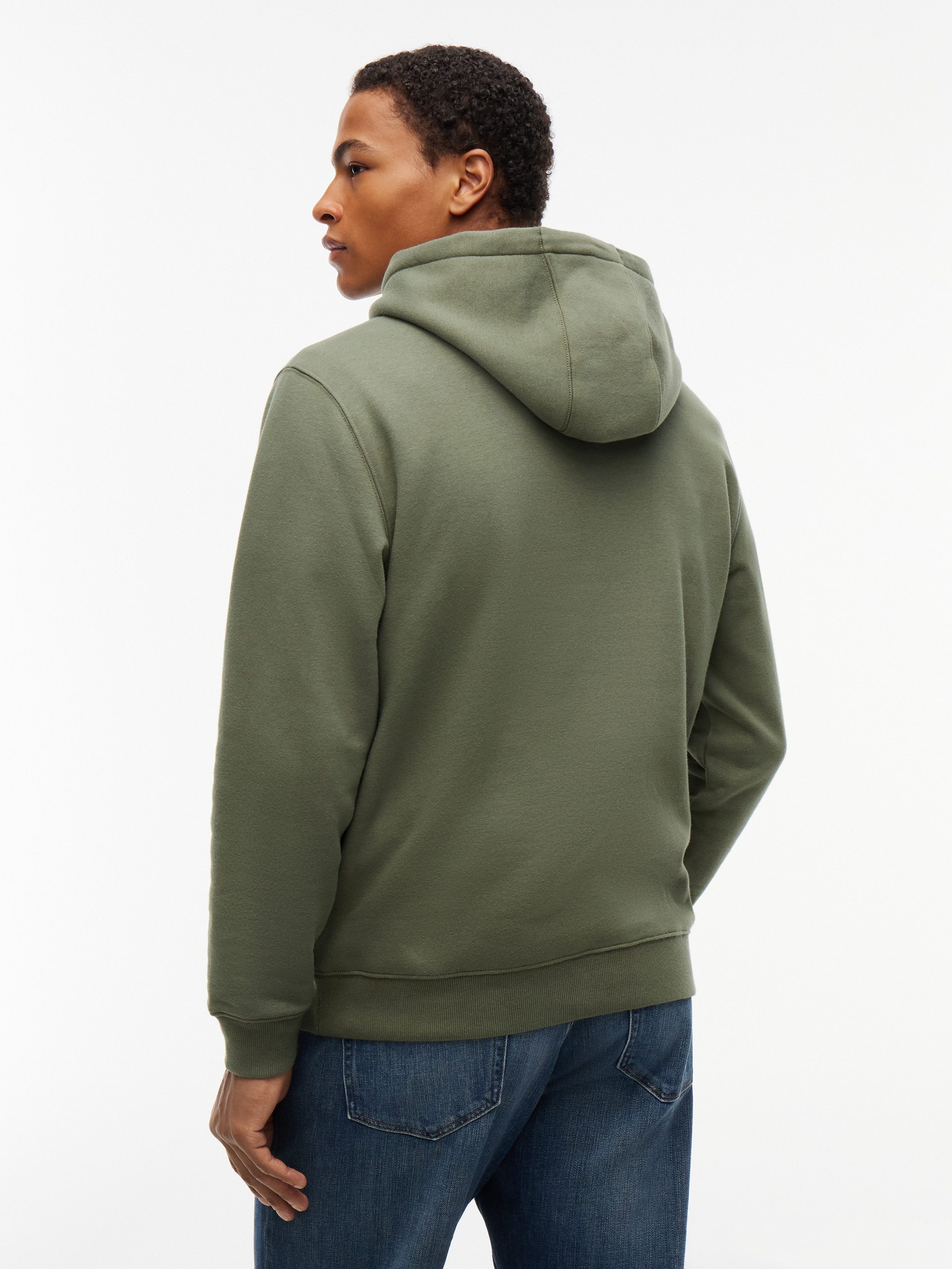 Tommy Jeans Hoodie TJM REGULAR FLAG mit bestickten Markenlogo auf Brusthöhe