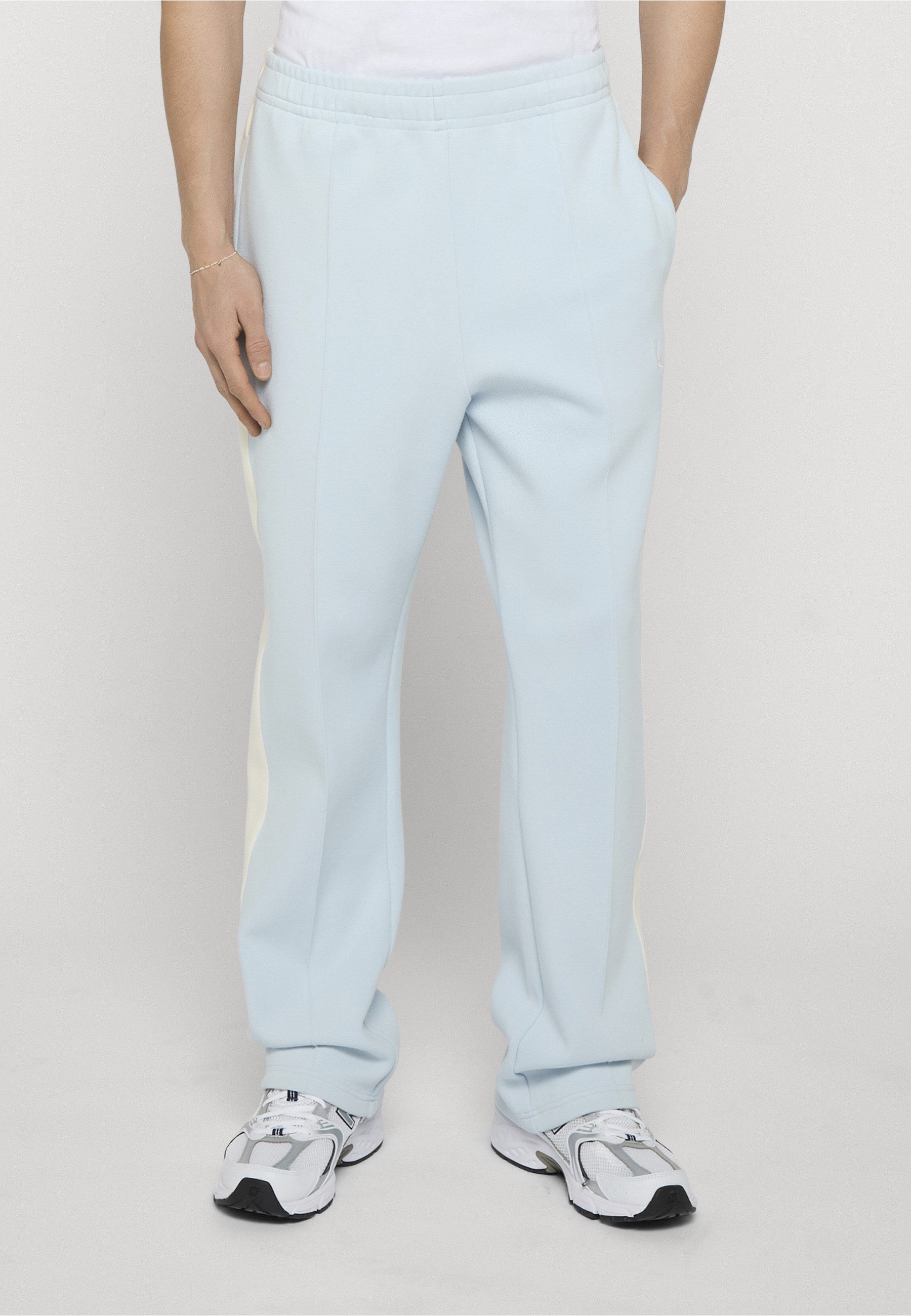 Karl Kani Trekkinghose Karl Kani Signature Sidestripe Pique Trackpants (1-tlg)