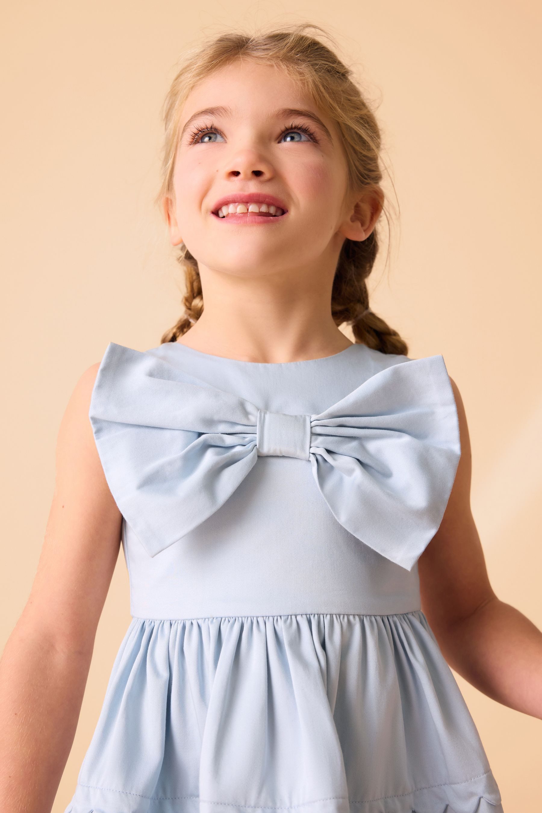 LAURA ASHLEY Sommerkleid Laura Ashleyy Kleid mit Schleife und Bogenkante (1-tlg)