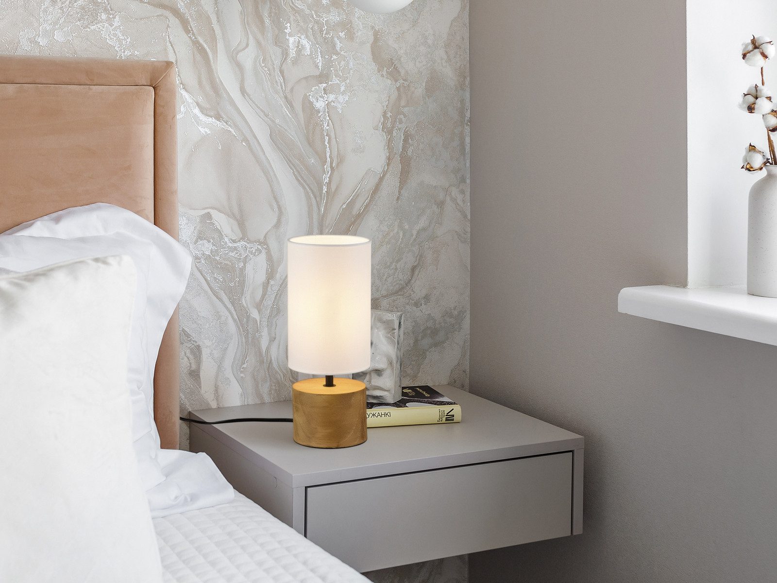 Reality Leuchten LED Nachttischlampe mit Holzfuß & Stoffschirm, Höhe 30cm, dimmbar, LED wechselbar, Warmweiß, runde Tischlampe skandinavisch für die Fensterbank – Bild 5 von 5
