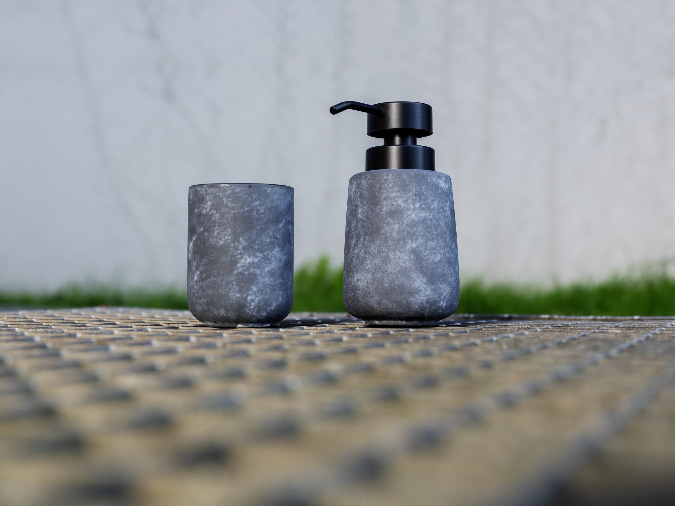 WENKO Badaccessoire-Set Sacile, Set, 2 tlg., bestehend aus Seifenspender und Zahnputzbecher, Keramik in Beton-Optik