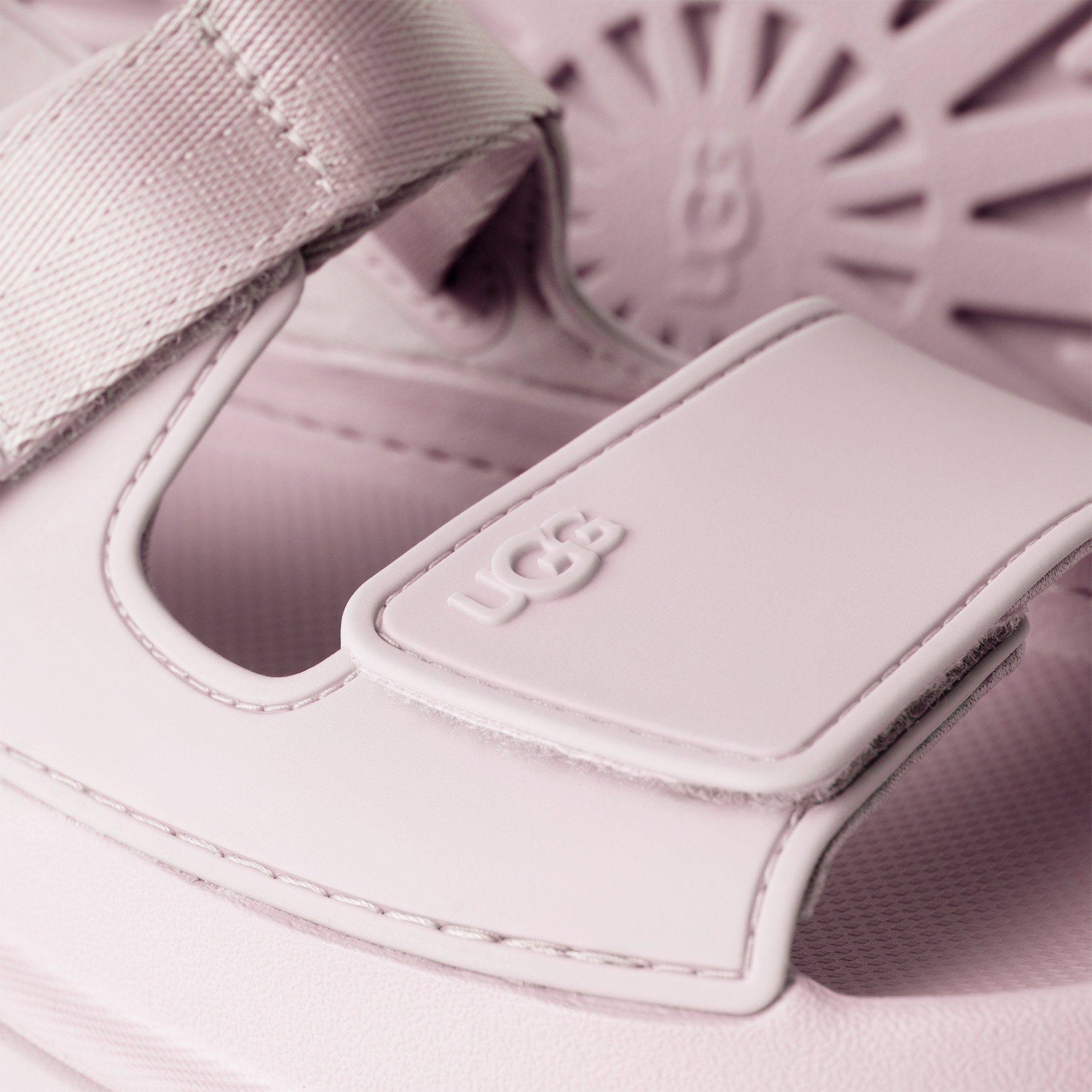 UGG GOLDENGLOW Plateausandale, Sommerschuh, Strandschuh, Plateausandale mit günstig online kaufen