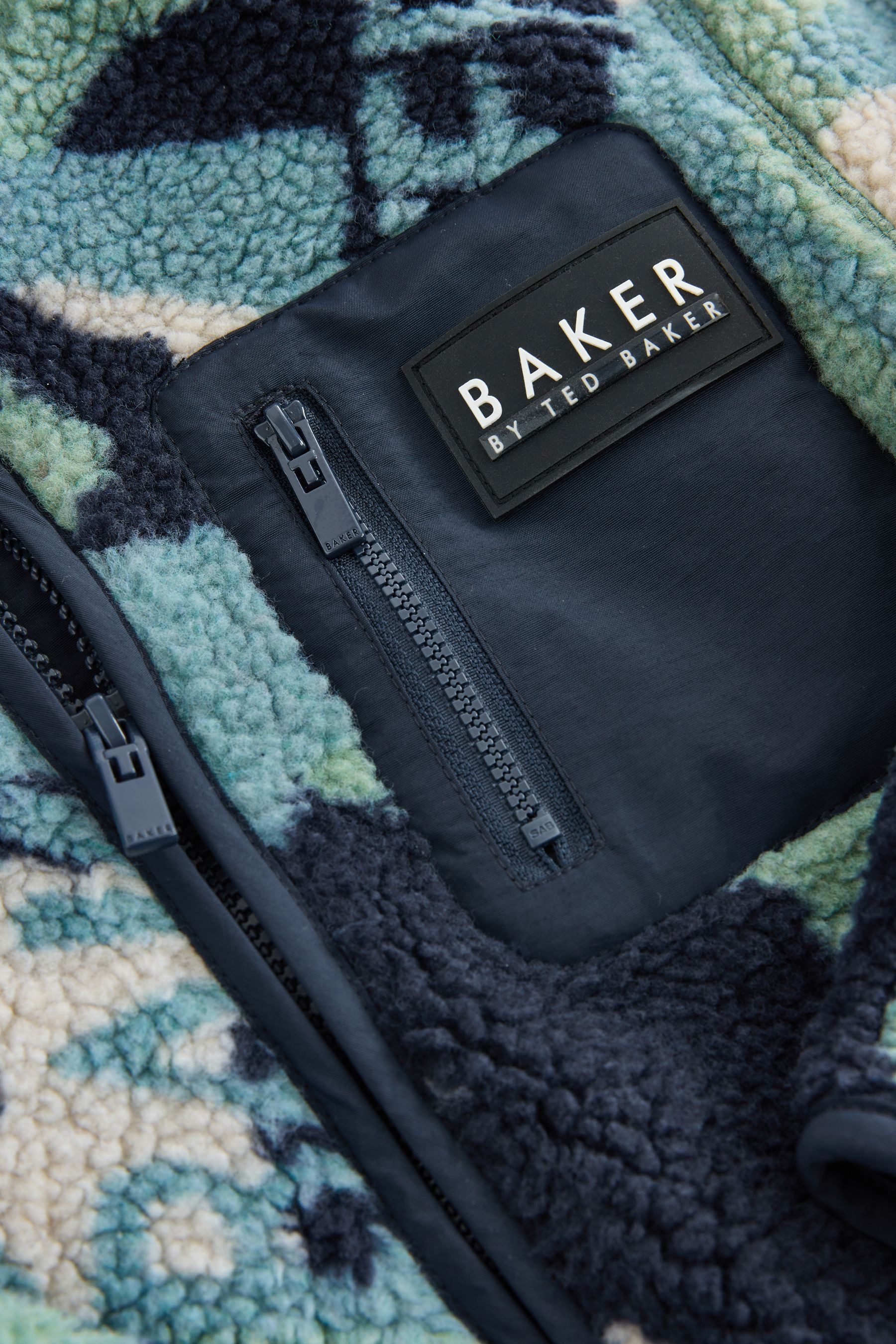 Baker by Ted Baker Fleecejacke Baker by Ted Baker Borg-Fleece mit Tarnmuster (1-St)