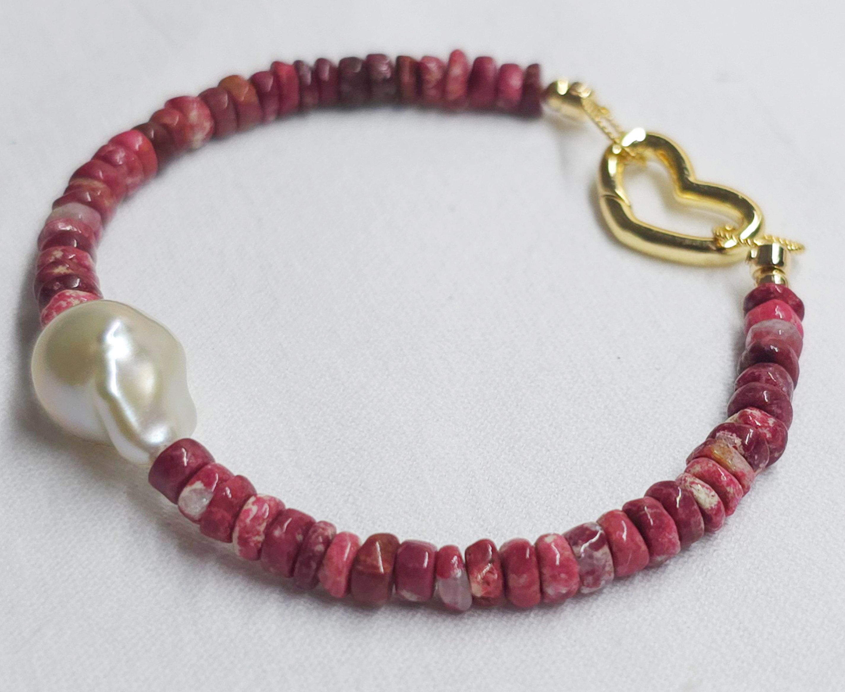 Armband Rhodonit Armband mit Barockperle & Herzverschluss Vergoldet