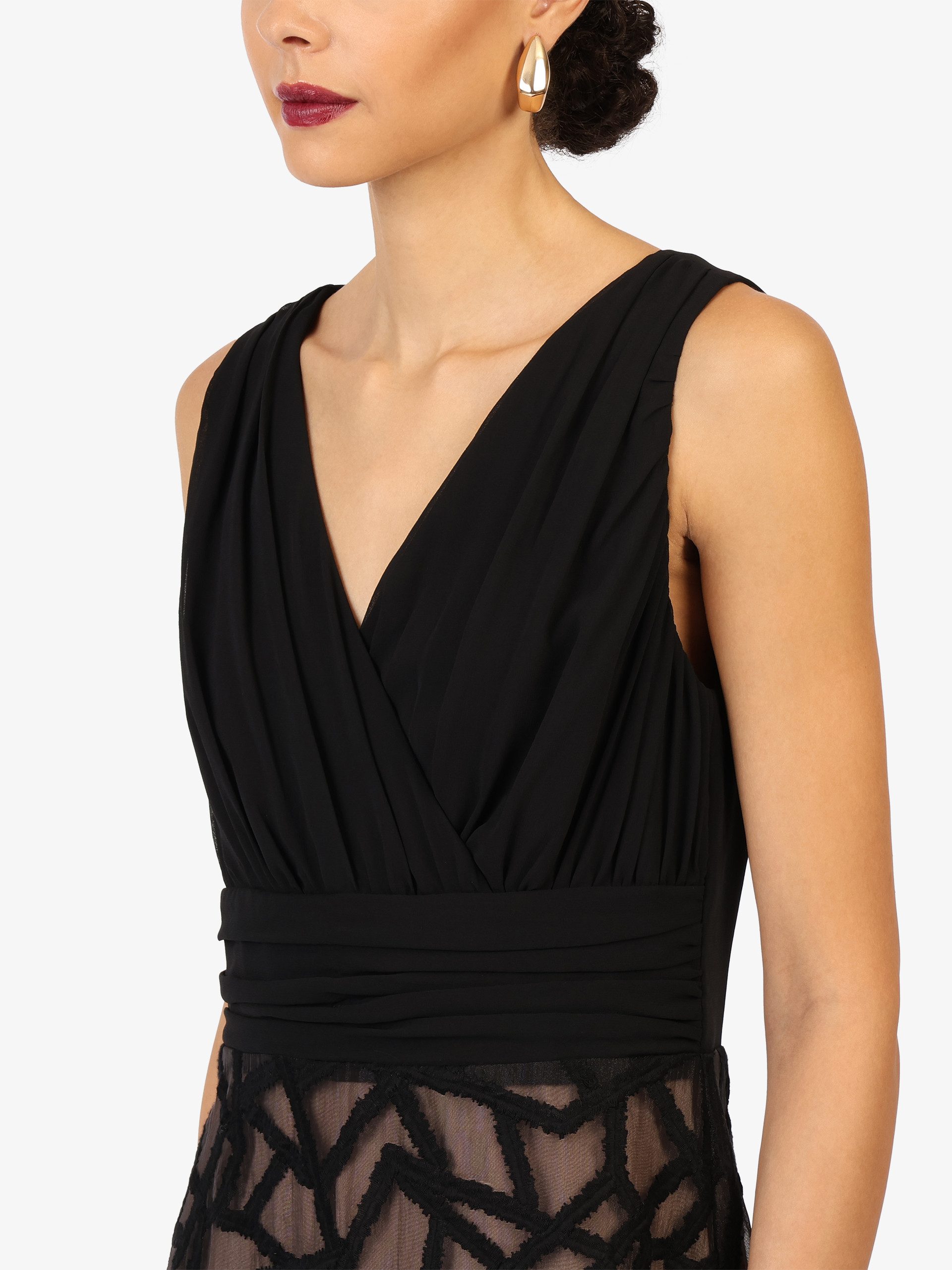 Kraimod Abendkleid mit geometrischer Spitze und Wickeloberteil