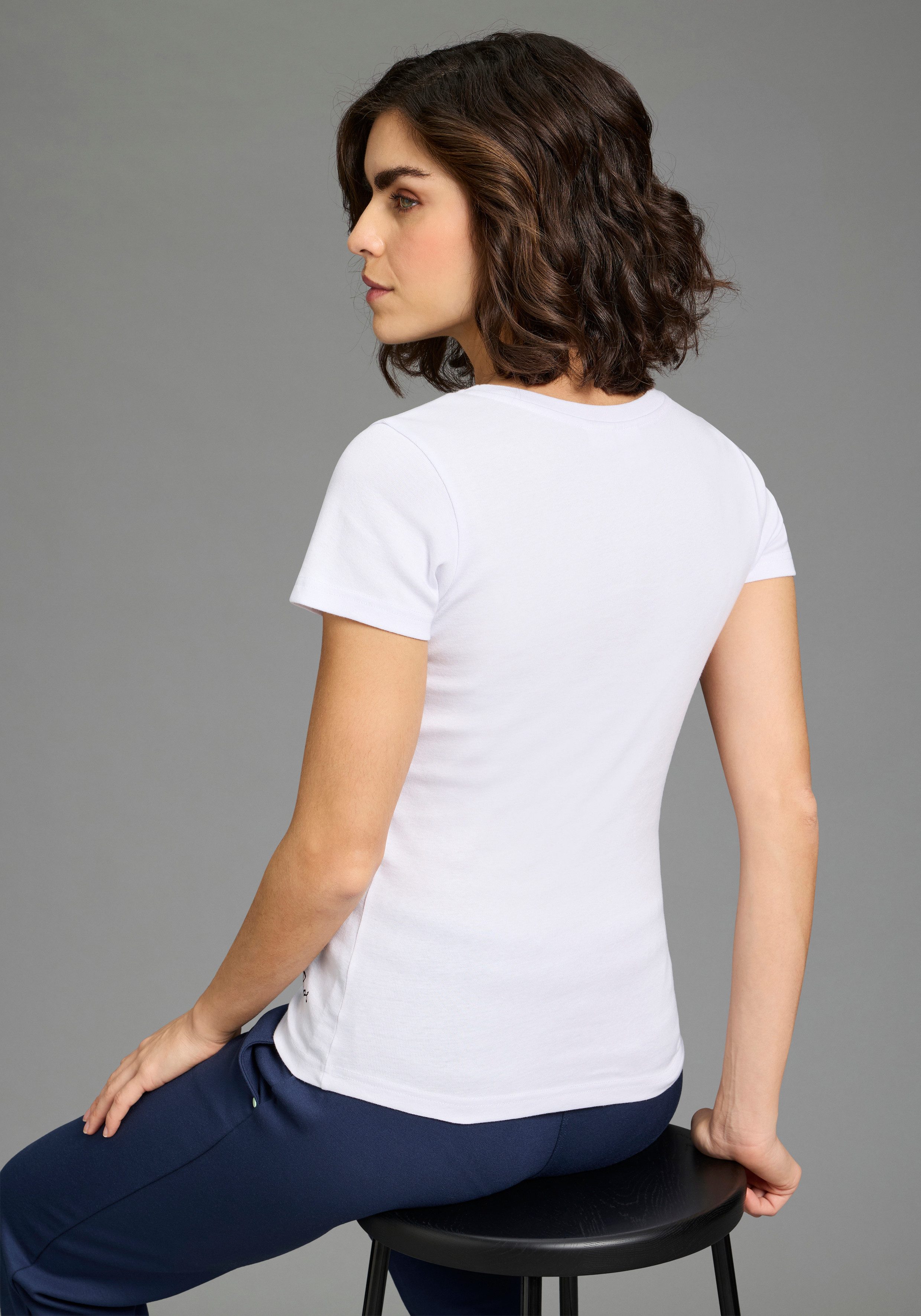 KangaROOS T-Shirt figurbetonte Passform, Kurzarm, hüftlanger Schnitt. € 29,99, (€ 29,99 pro 1 Stk).