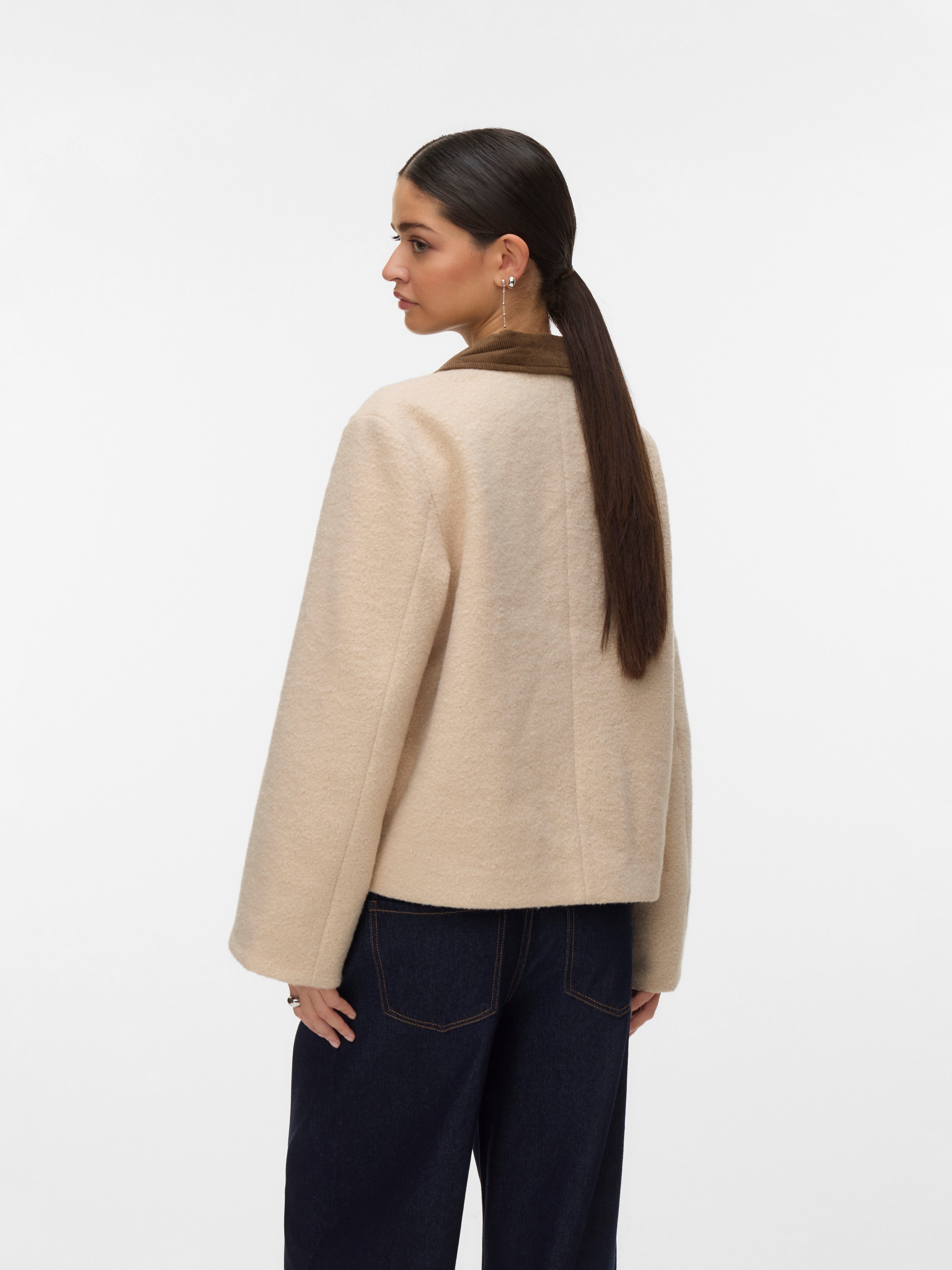Vero Moda Kurzjacke VMFLORENCE SHORT JACKET BOO mit Knopfleiste günstig online kaufen