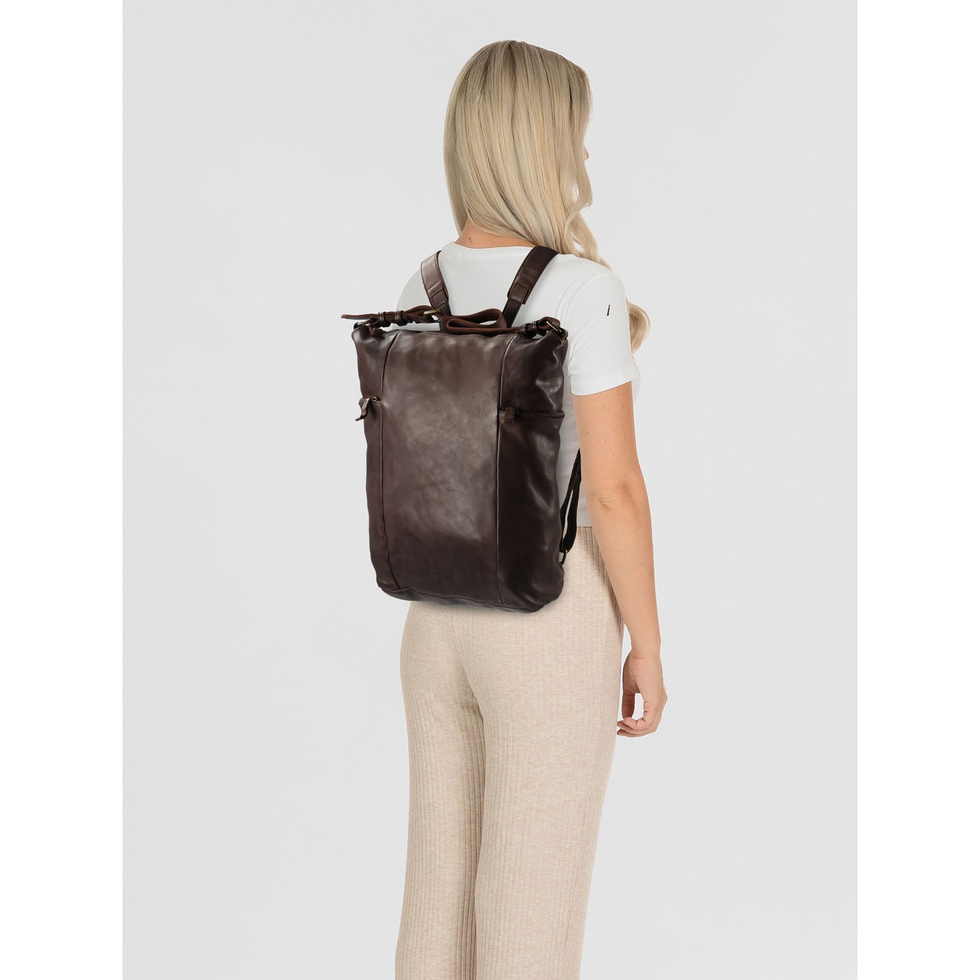 Harold's Cityrucksack Submarine, Leder