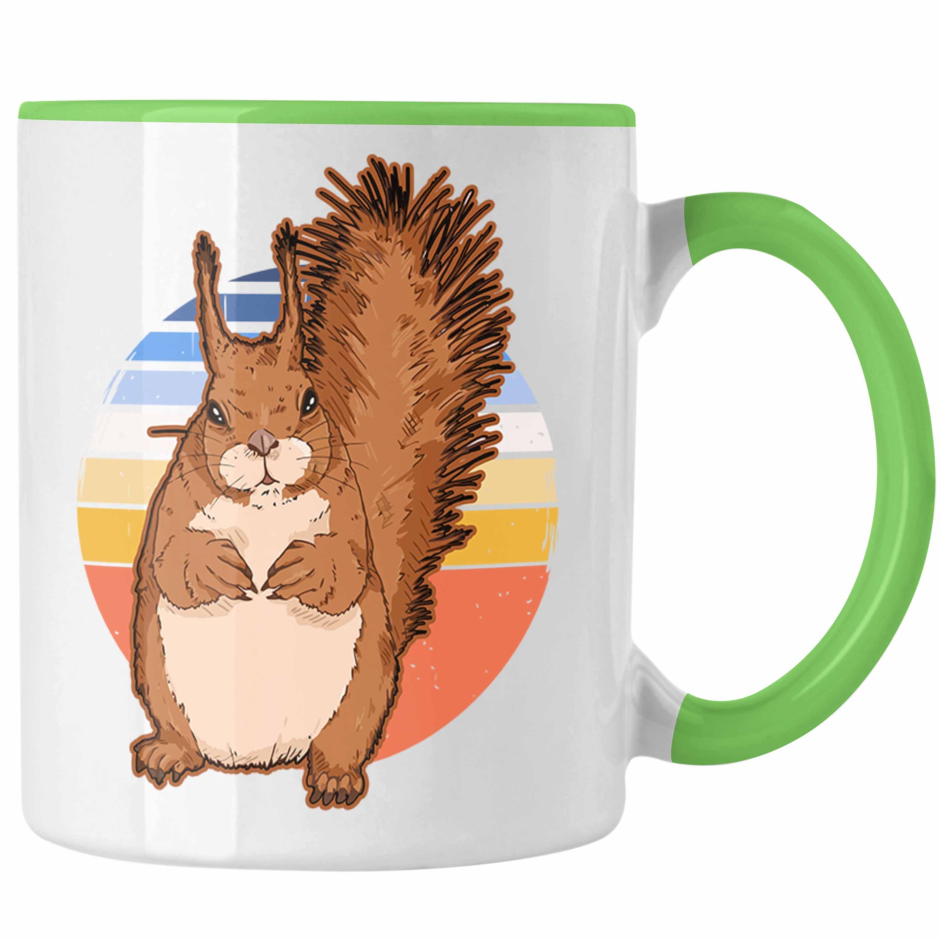 Trendation Tasse Trendation - Eichhörnchen Tasse Geschenk Grafik Vintage für Eichhörnchen Liebhaber Geschenkidee Lustige Tasse Grün