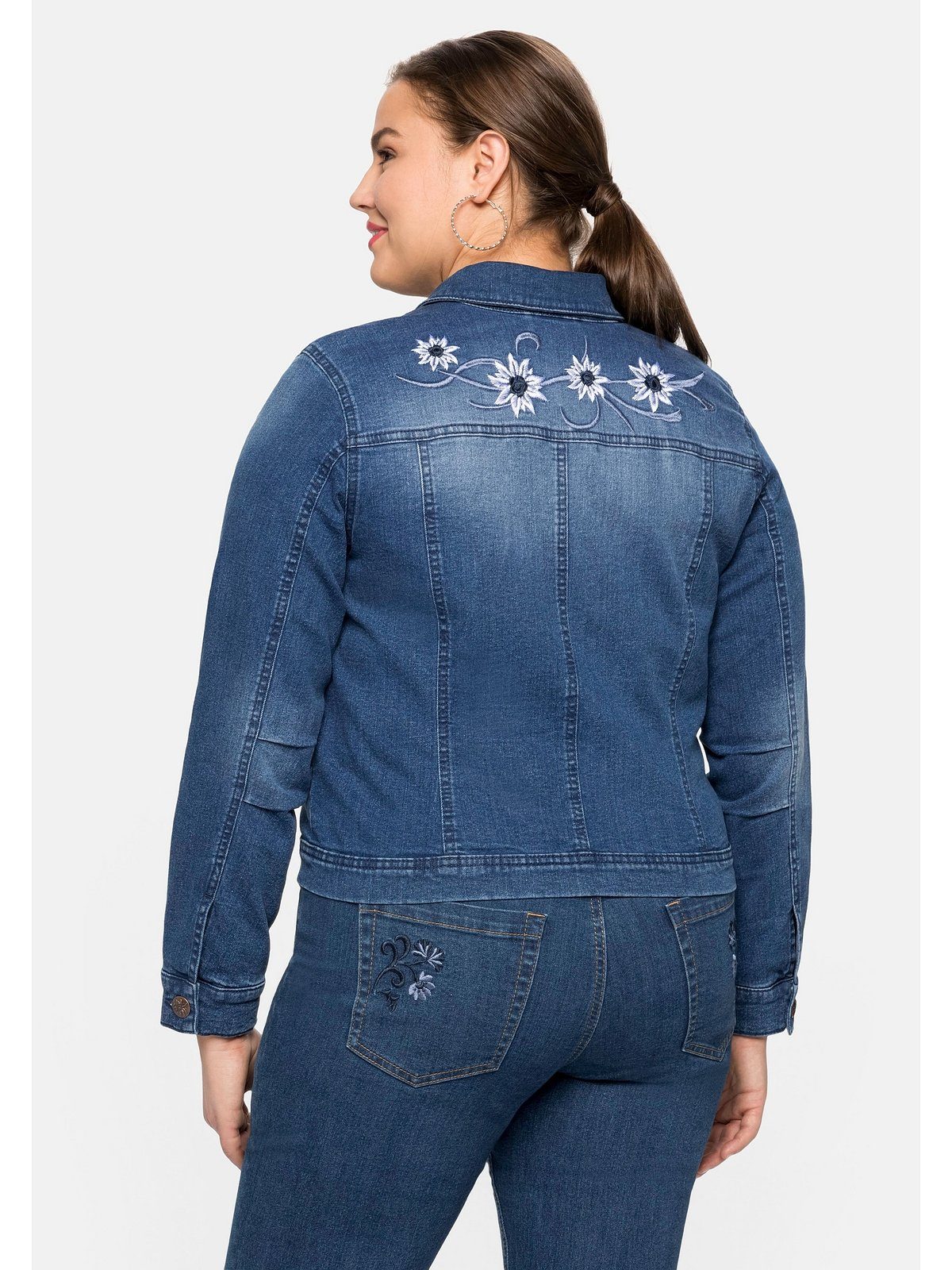 Große Trachten-Stickereien Jeansjacke mit Größen Sheego