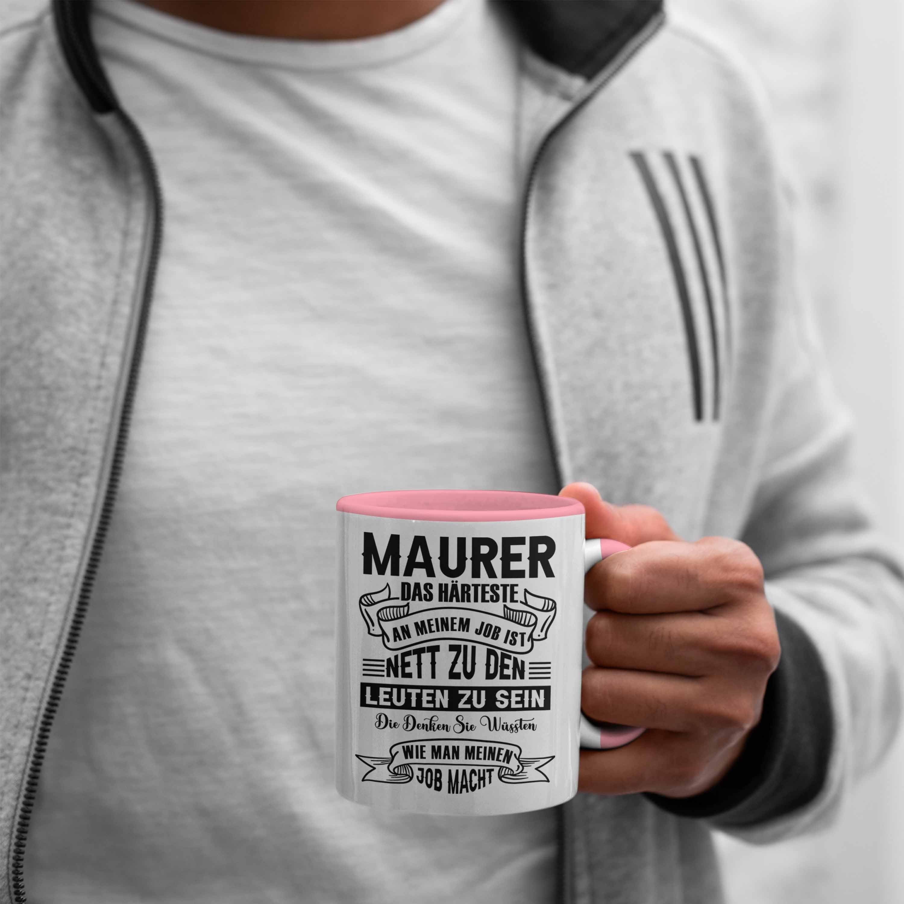 Trendation Tasse Lustige Tasse für Maurer Spruch Beruf Geschenkidee Geschenk Rosa Maurer