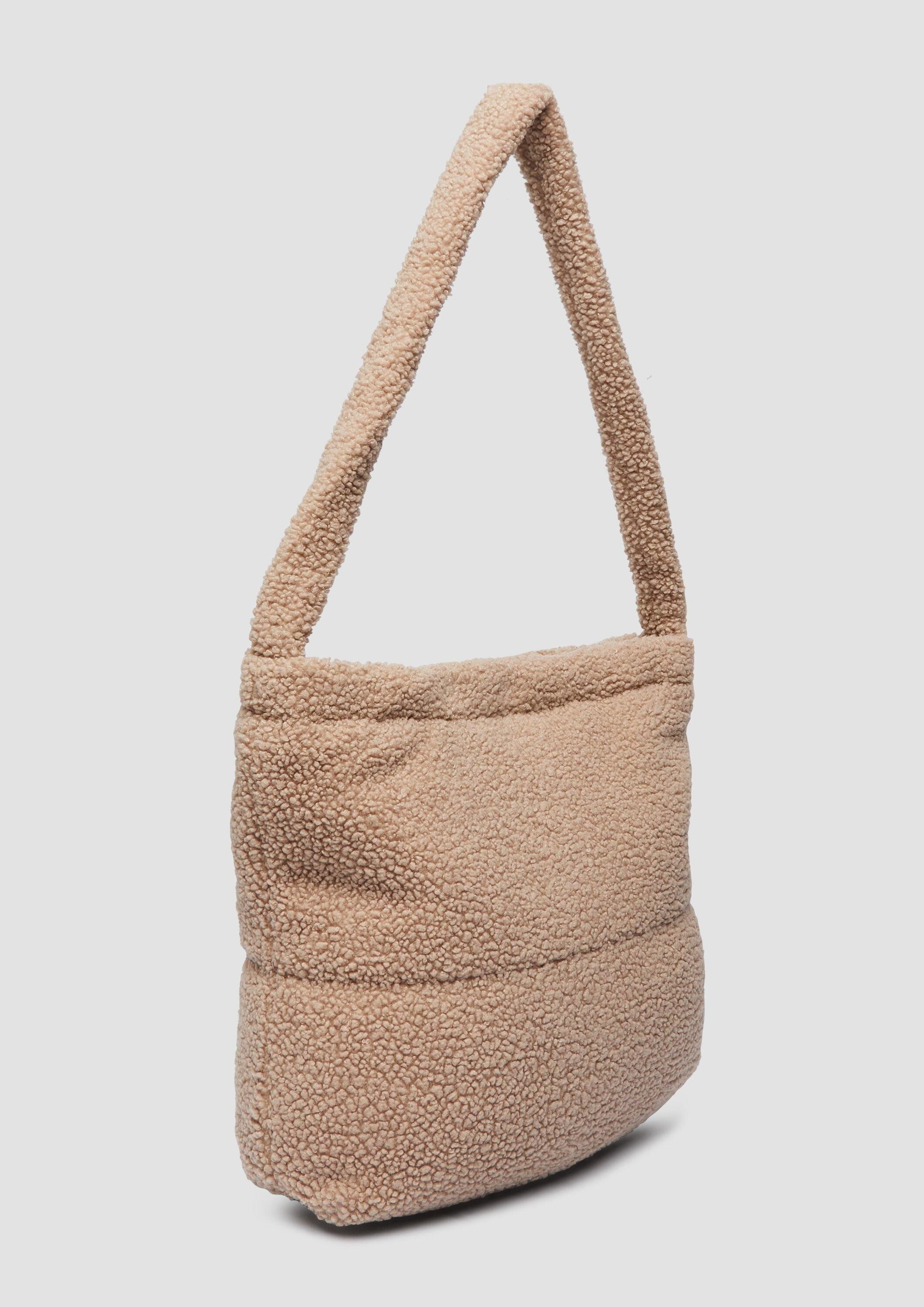 s.Oliver Schultertasche Tasche, Kuschelige Teddy-Hobo-Bag mit Magnetverschluss
