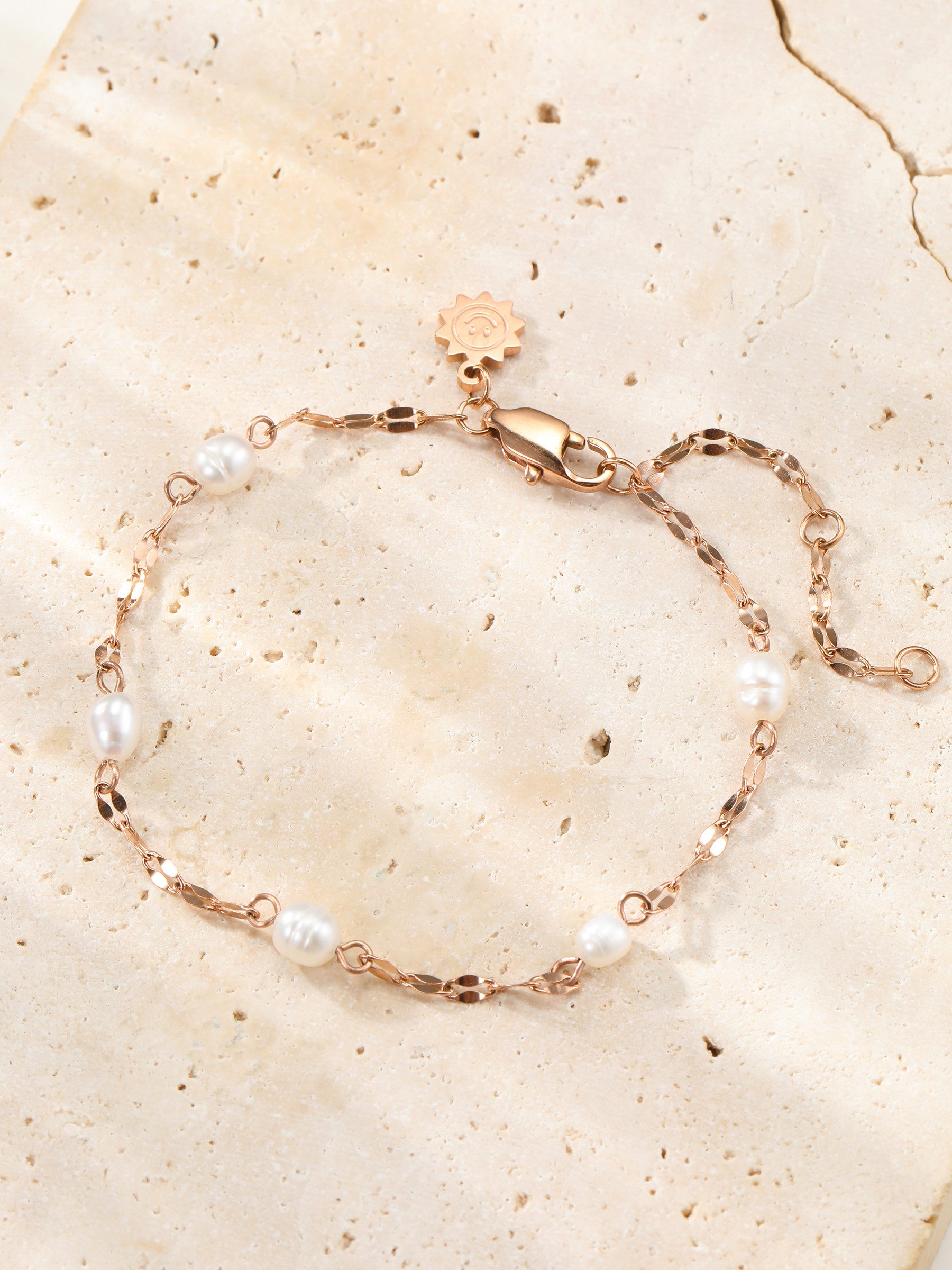 Hey Happiness Perlenarmband 18K Vergoldet – Süßwasserperlen Armkette aus Edelstahl, verstellbarer Damen-Schmuck (15,9-19,7 cm) & Brautschmuck – Bild 4 von 5