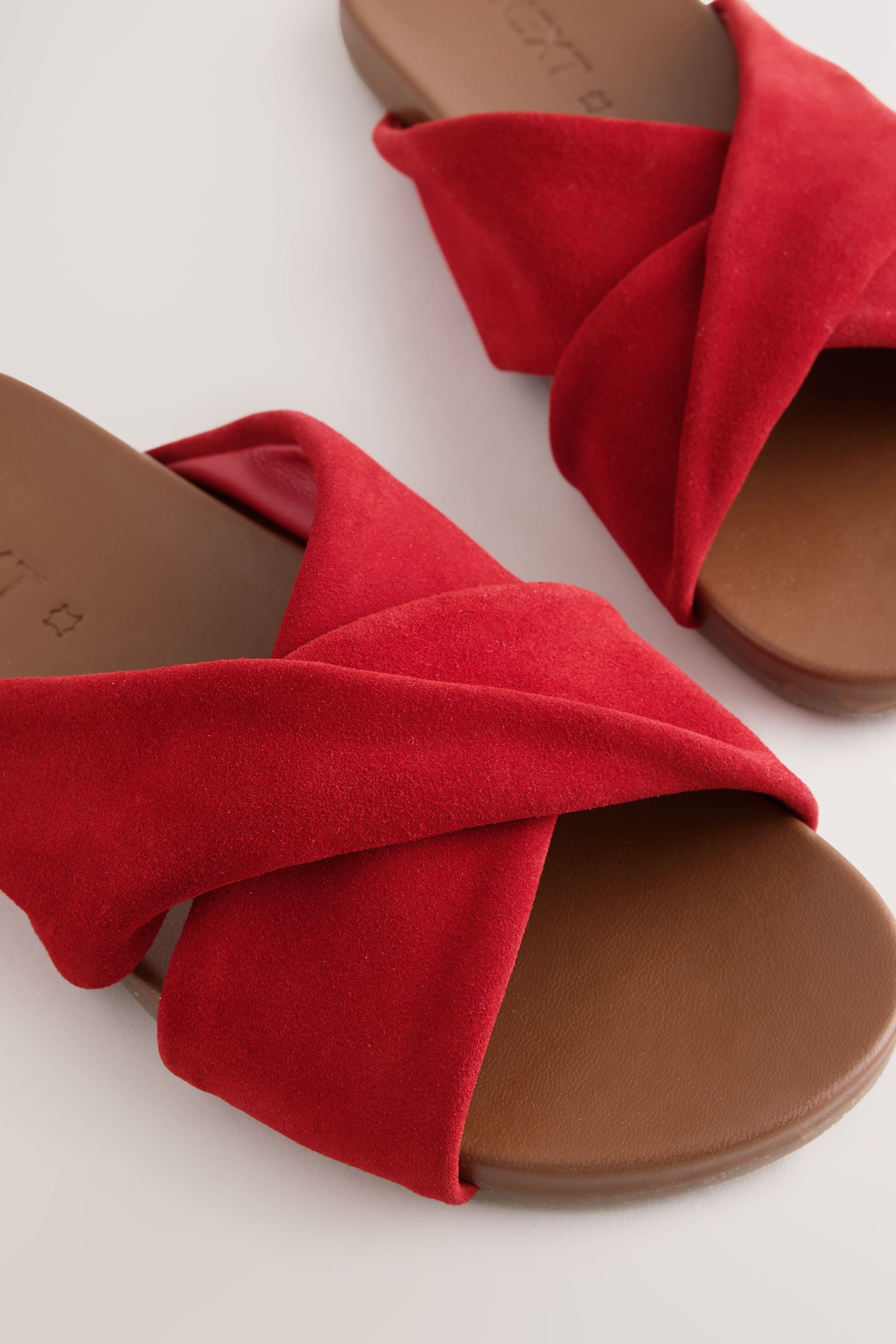 Next Sandalen mit Drehdetail und Fußbett Sandale