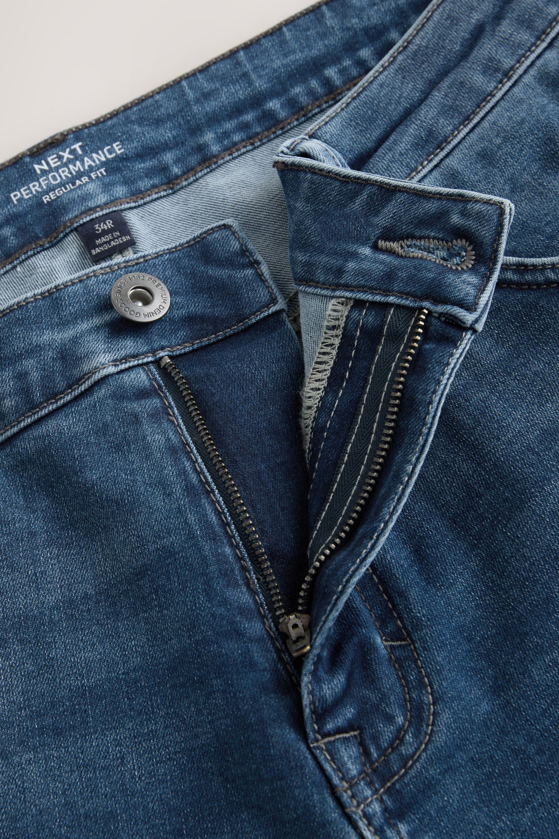 Next Tapered-fit-Jeans Schmal zulaufende Motionflex Jeans Regular Fit (1-tlg)