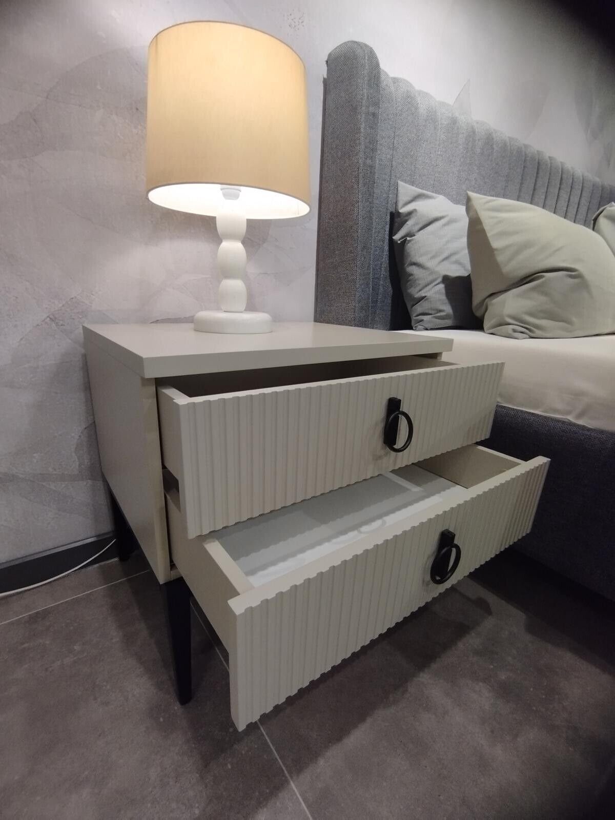 JVmoebel Schlafzimmer-Set Luxuriöses Schlafzimmer Made Doppelbett Bett, Nachttische, Europa Elegant (3-St., 2x in Designer Nachttische), Set