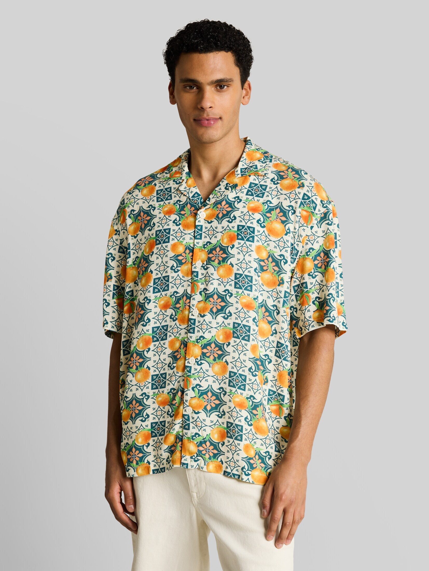 TOM TAILOR Denim Kurzarmhemd Blusen & Shirts Loose Fit Resort Kurzarmhemd mit Rückenprint