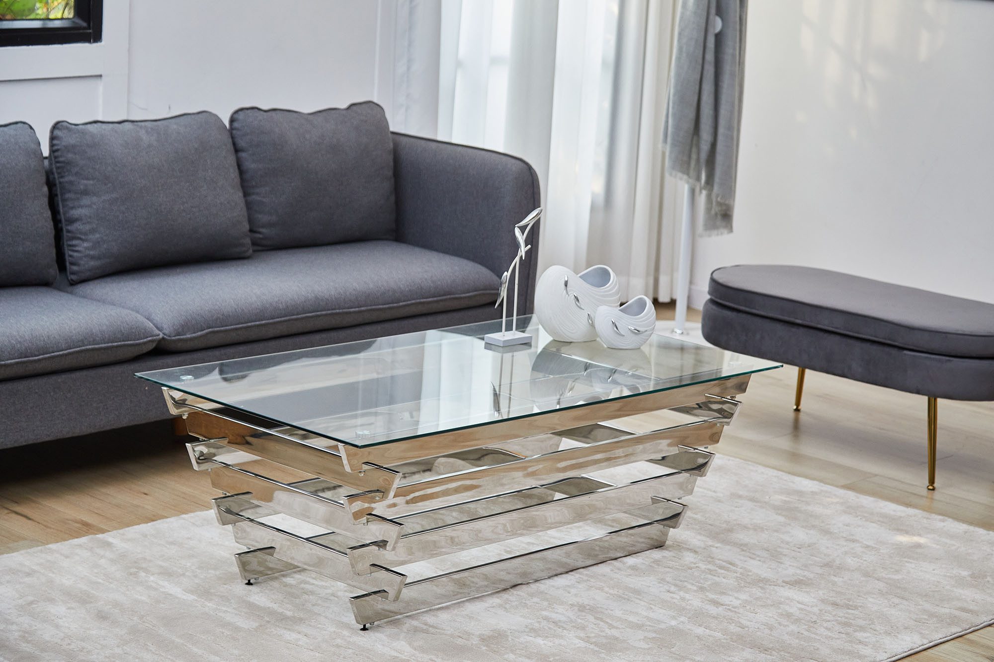 SalesFever Couchtisch, mit Design-Gestell aus Stainless Steel