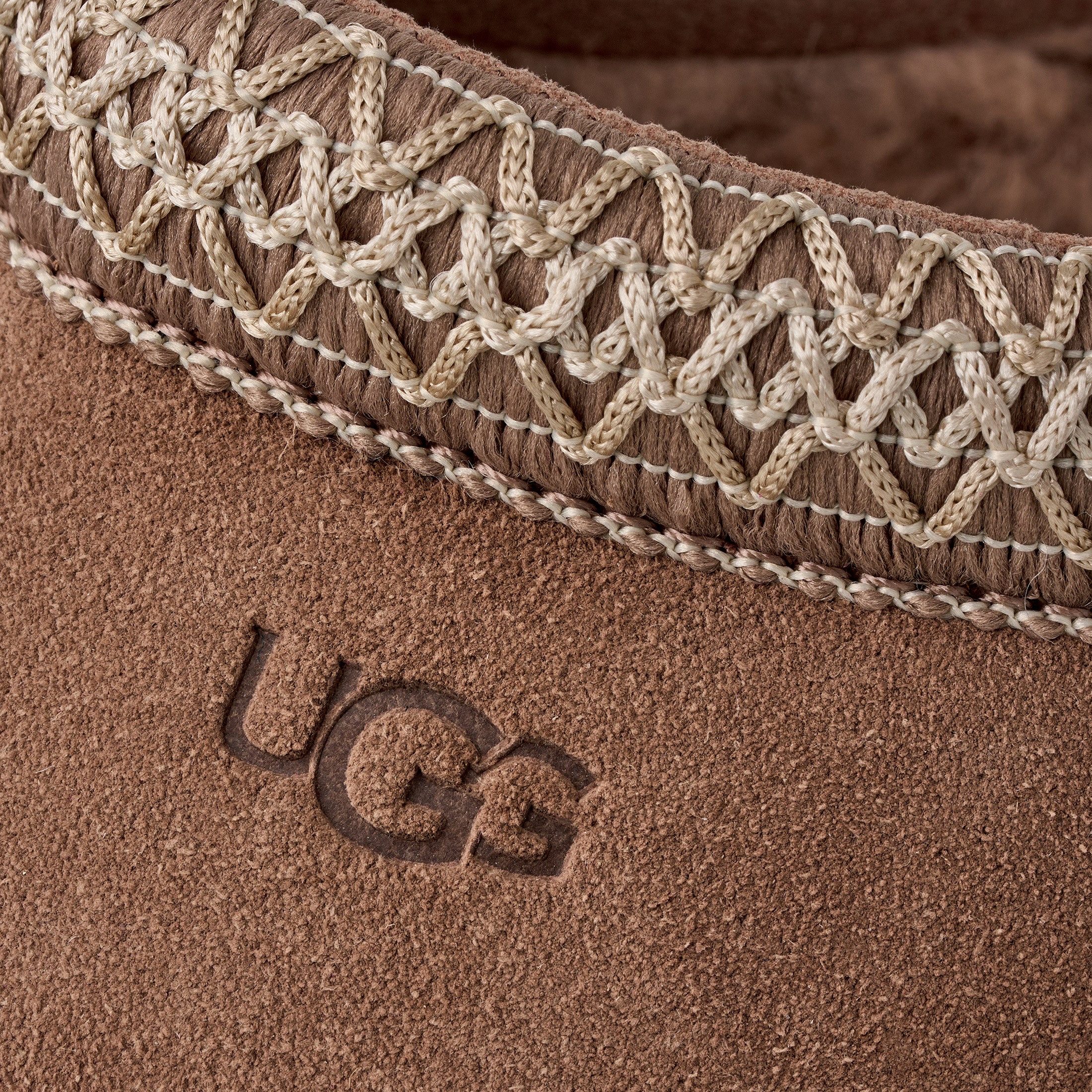 UGG K TAZZ Pantoffel Plateau Clog, Mule, Hausschuh mit modischer Zierborte