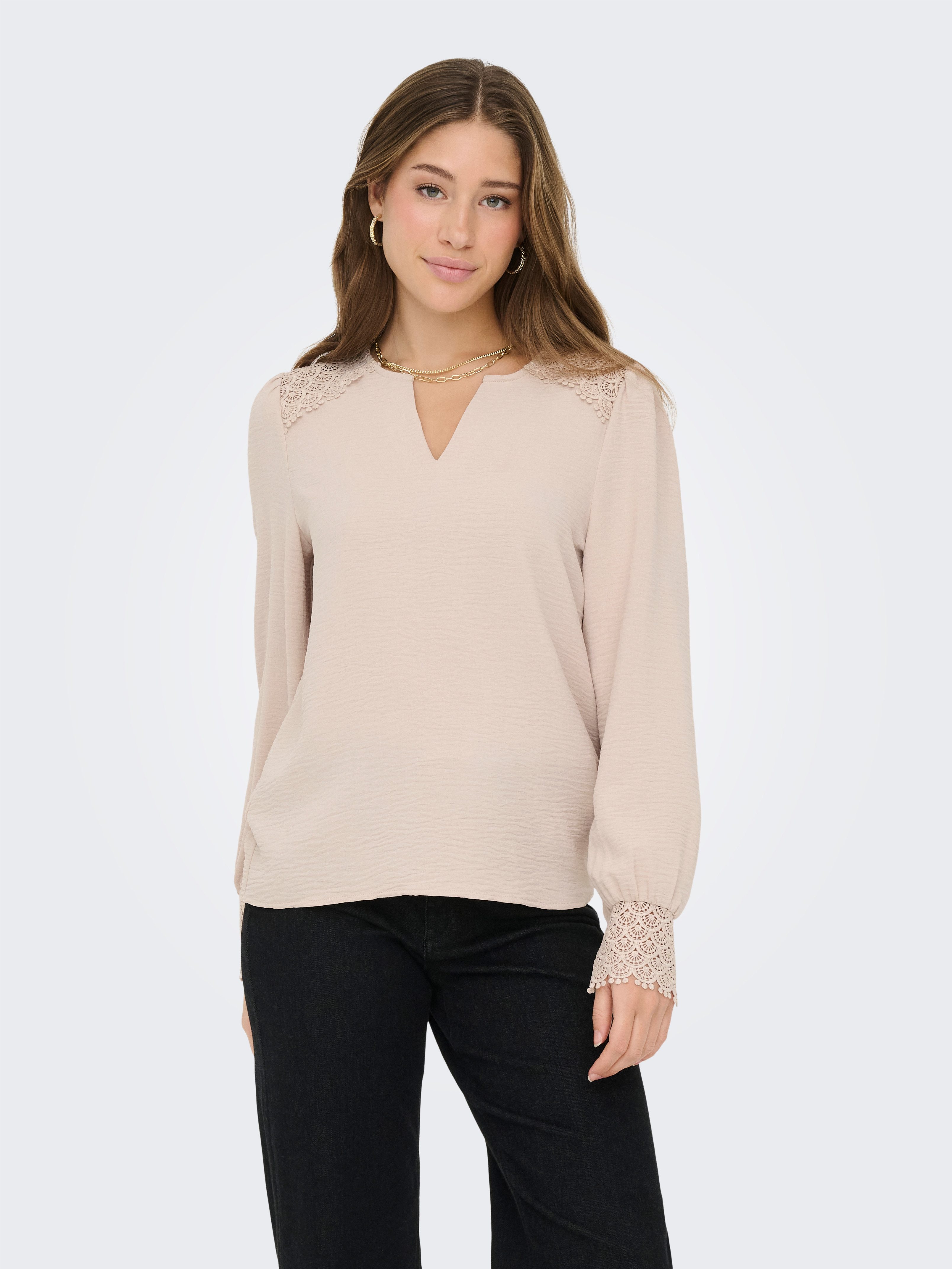 ONLY Langarmbluse ONLCERENA METTE L/S LACE VNECK TOP WVN Kunstfaser, regular fit, V-Ausschnitt