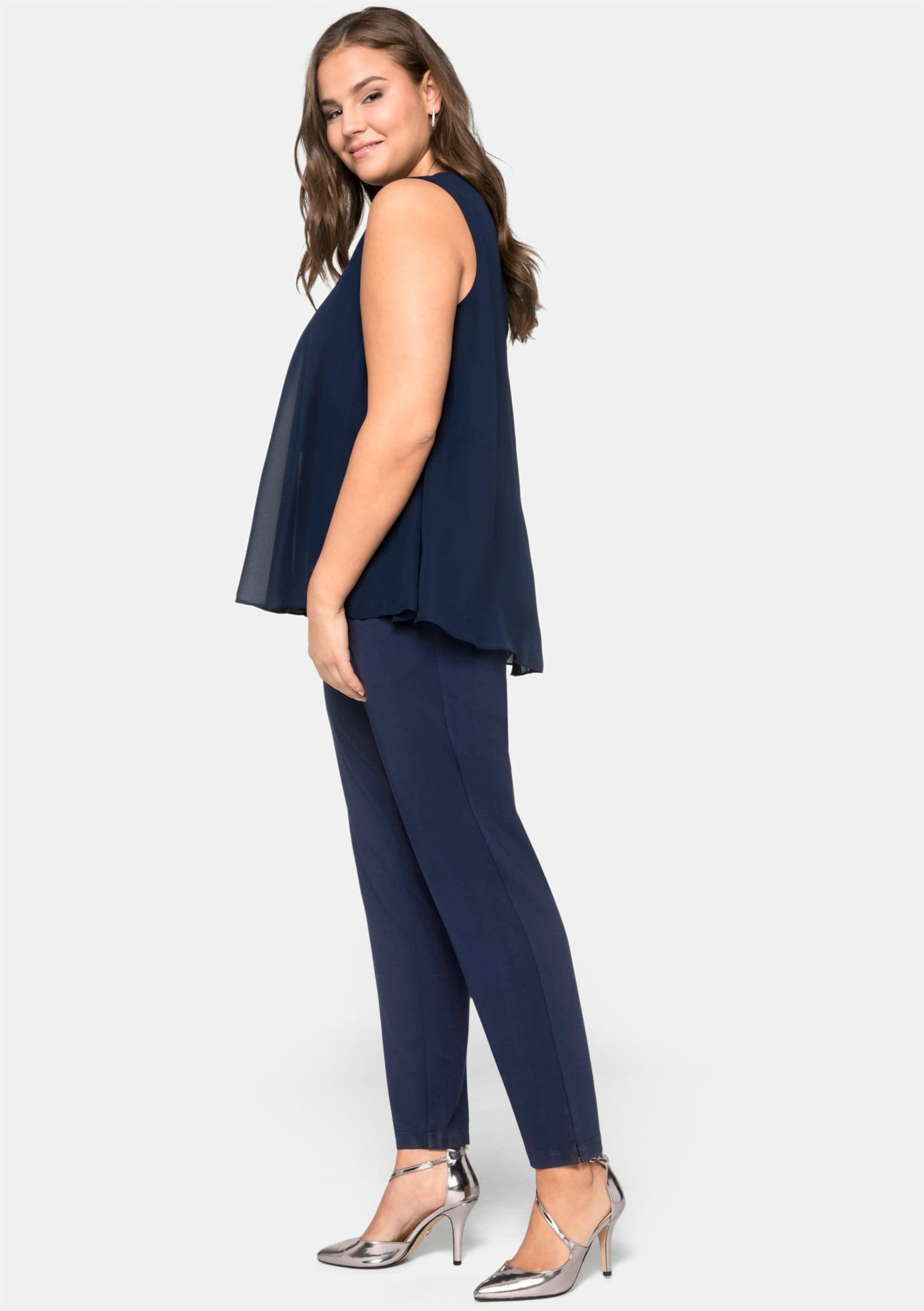 Sheego Jumpsuit Jumpsuit Ärmellos Innenbeinlänge ca. 68 cm
